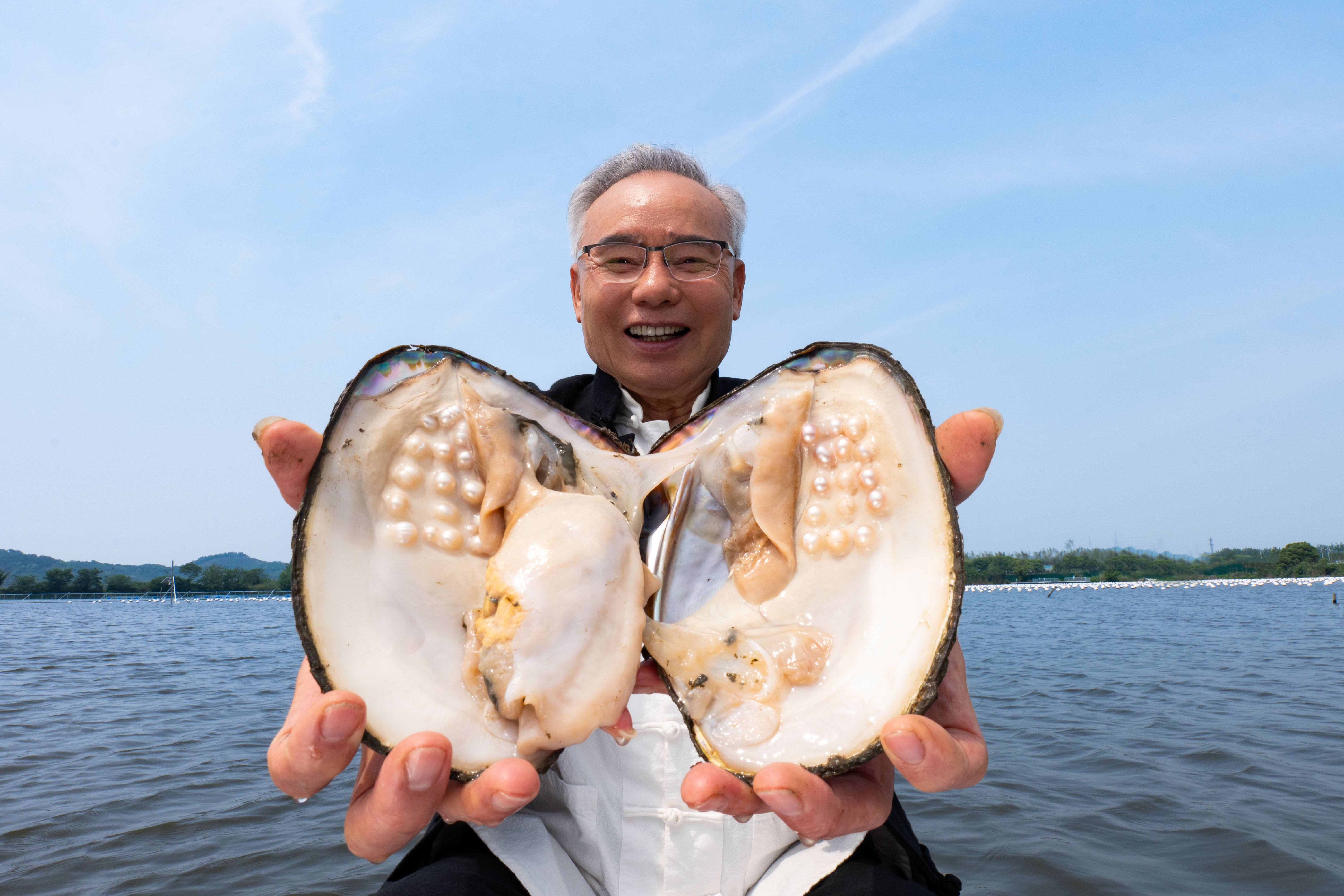 Farmers enjoy a good harvest from the freshwater pearl mussel fishery system in Deqing County, Huzhou City, east China. /Photo provided to CGTN.