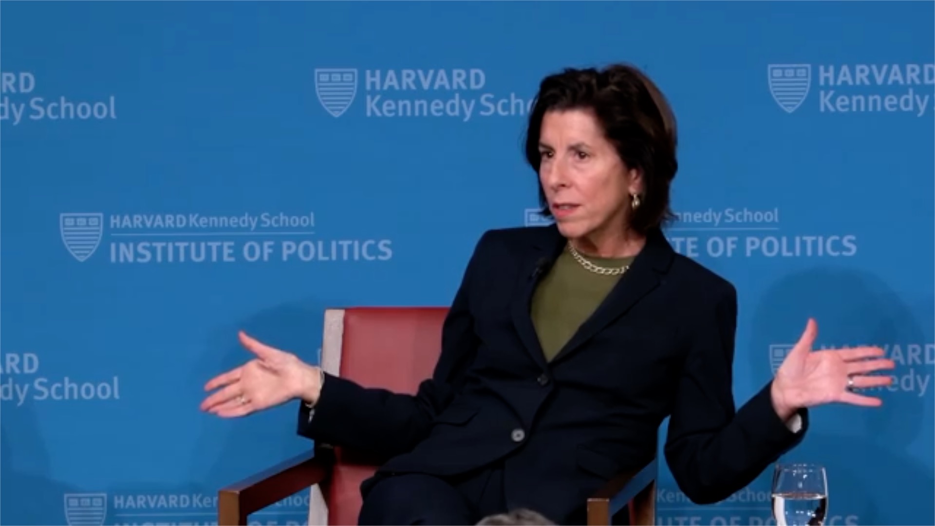 Former U.S. commerce secretary praises China's workforce strategy