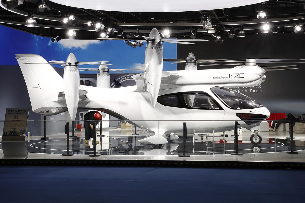 Workers wrap up preparation work ahead of the 8th CIIE, November 3, 2025. /VCG