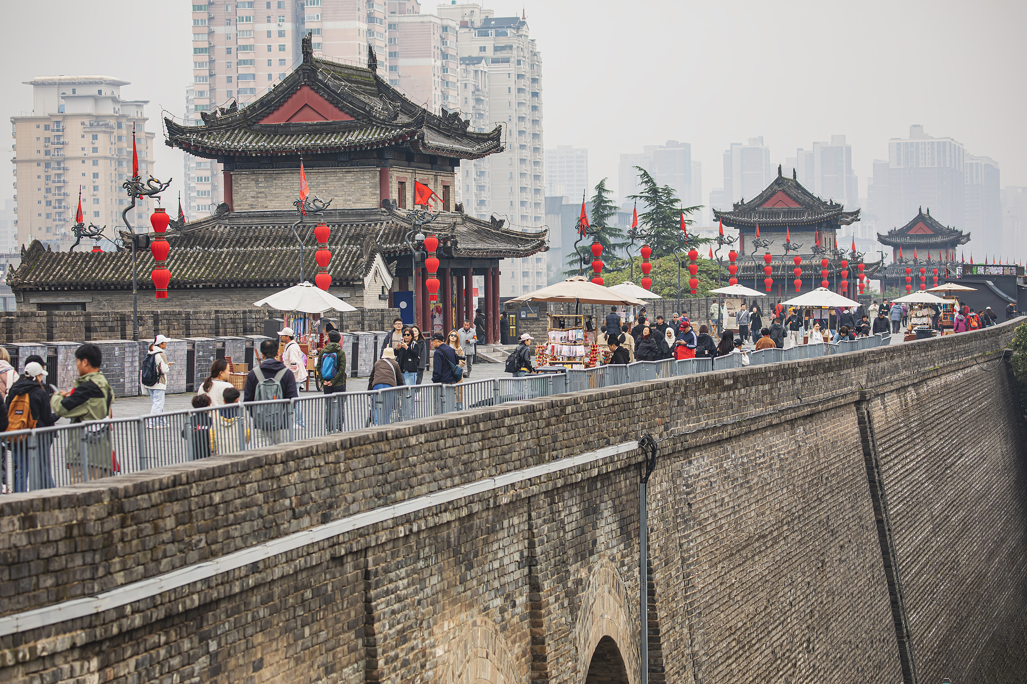 People visit the ancient wall in Xi'an, Shaanxi Province, on October 23, 2025. /VCG