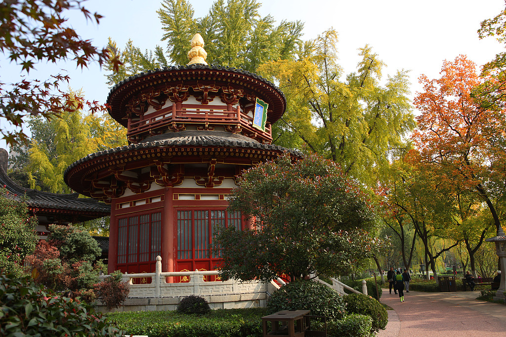 Xingqinggong Park in late autumn is pictured on November 3, 2025 in Xi'an, Shaanxi Province. /VCG 