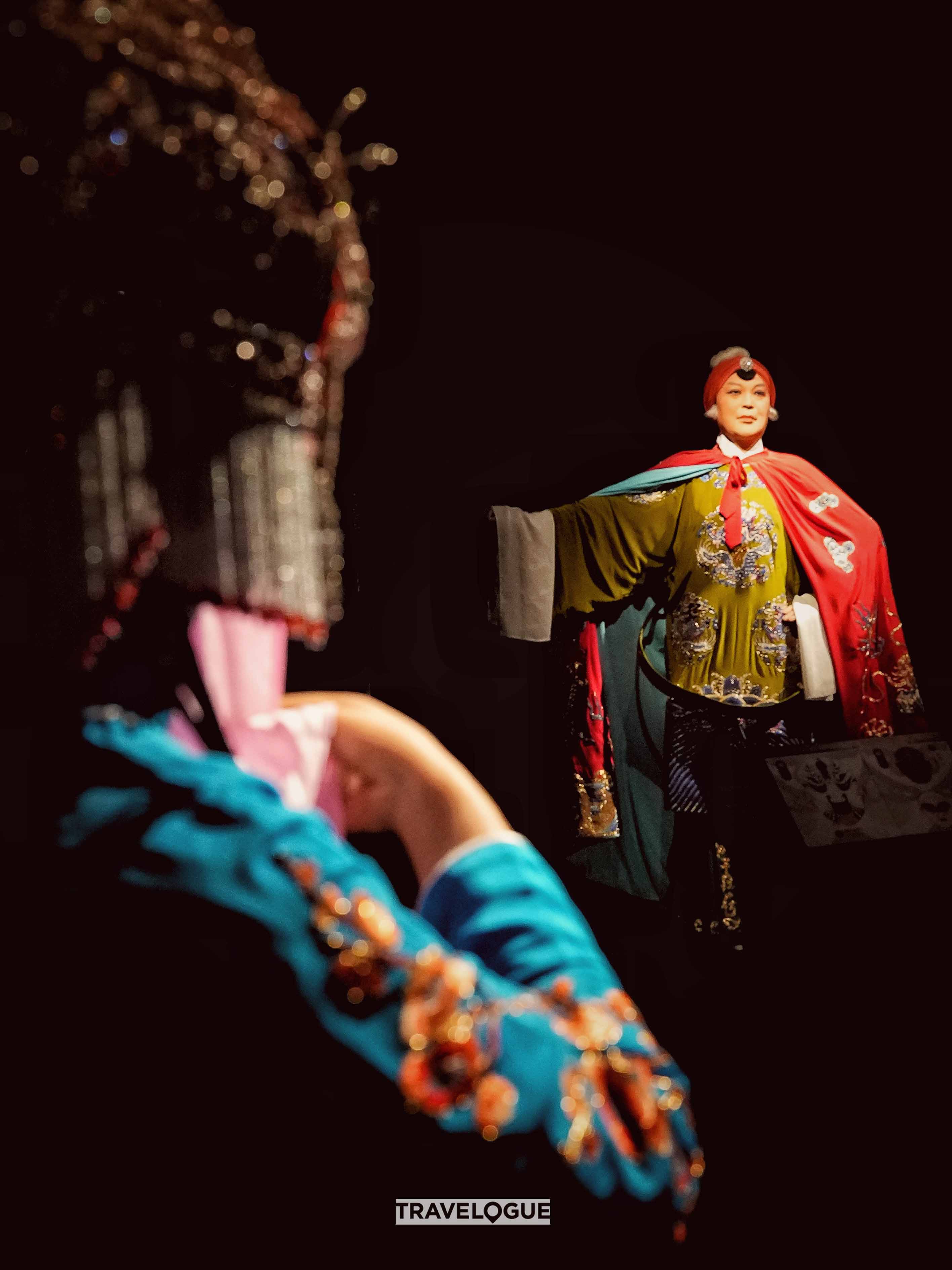 The local opera in Xi'an is called Qinqiang. /CGTN