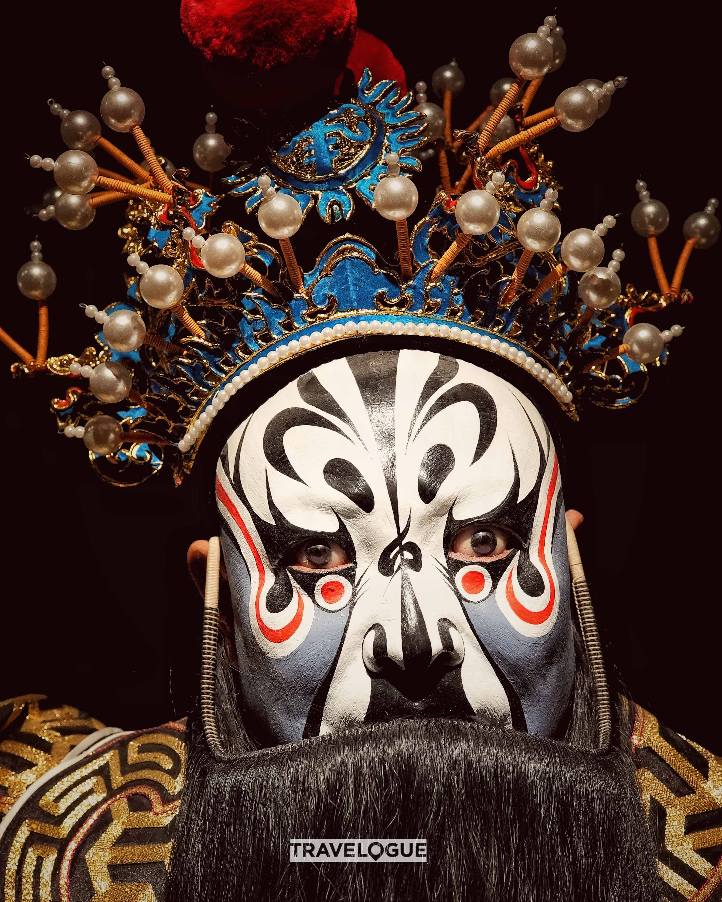 The local opera in Xi'an is called Qinqiang. /CGTN