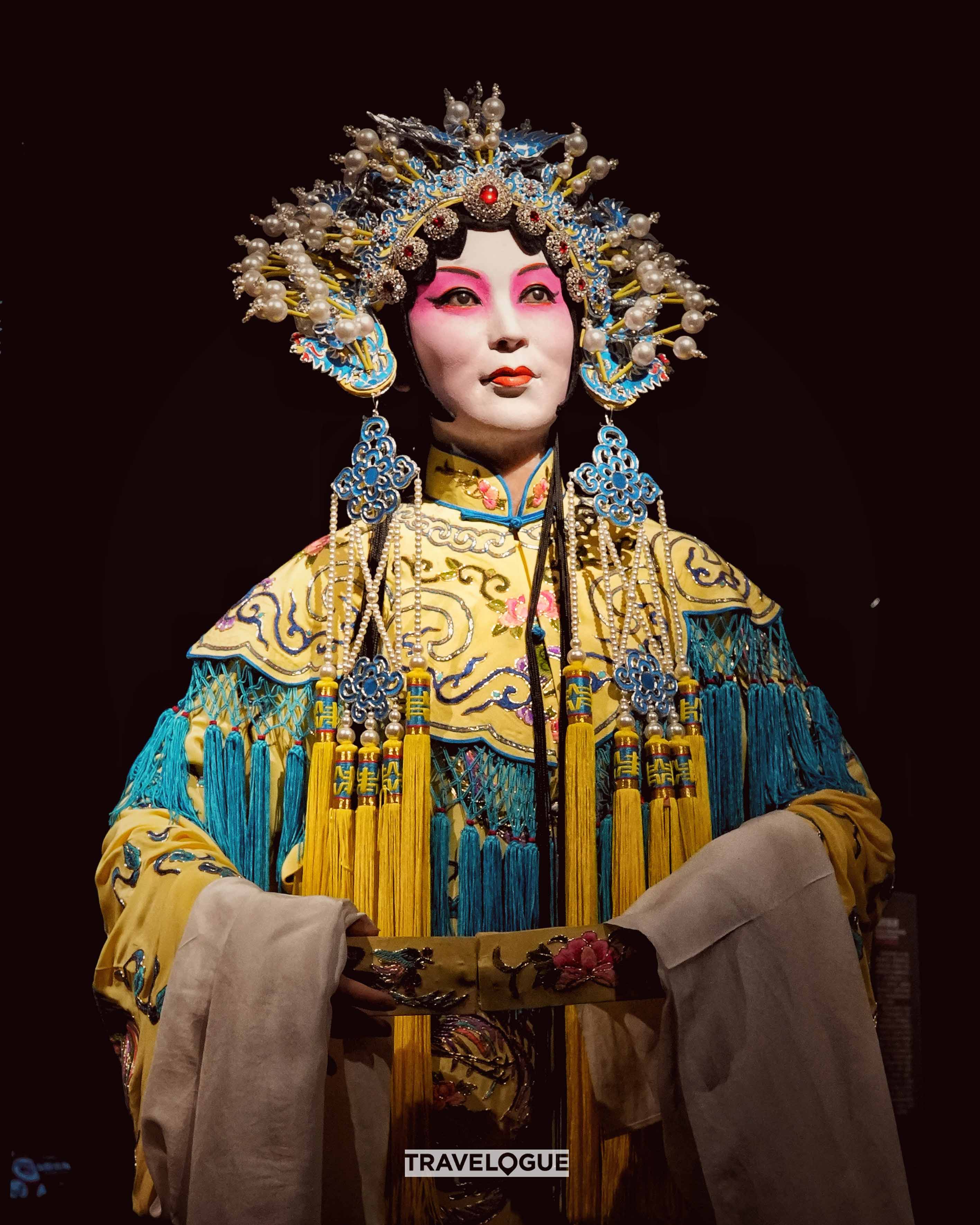 The local opera in Xi'an is called Qinqiang. /CGTN