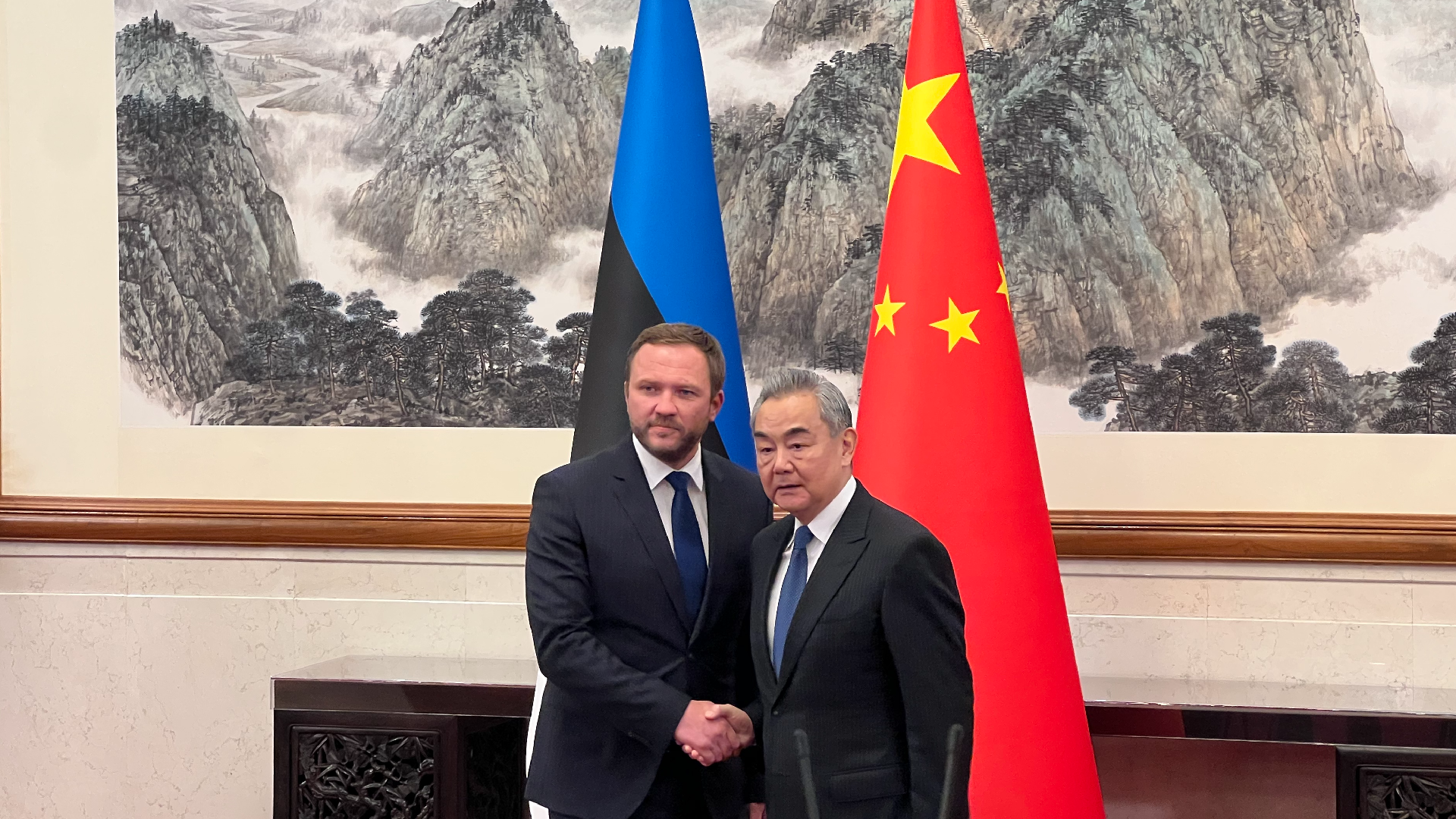 Wang Yi urges strengthening mature and stable China-Estonia relations