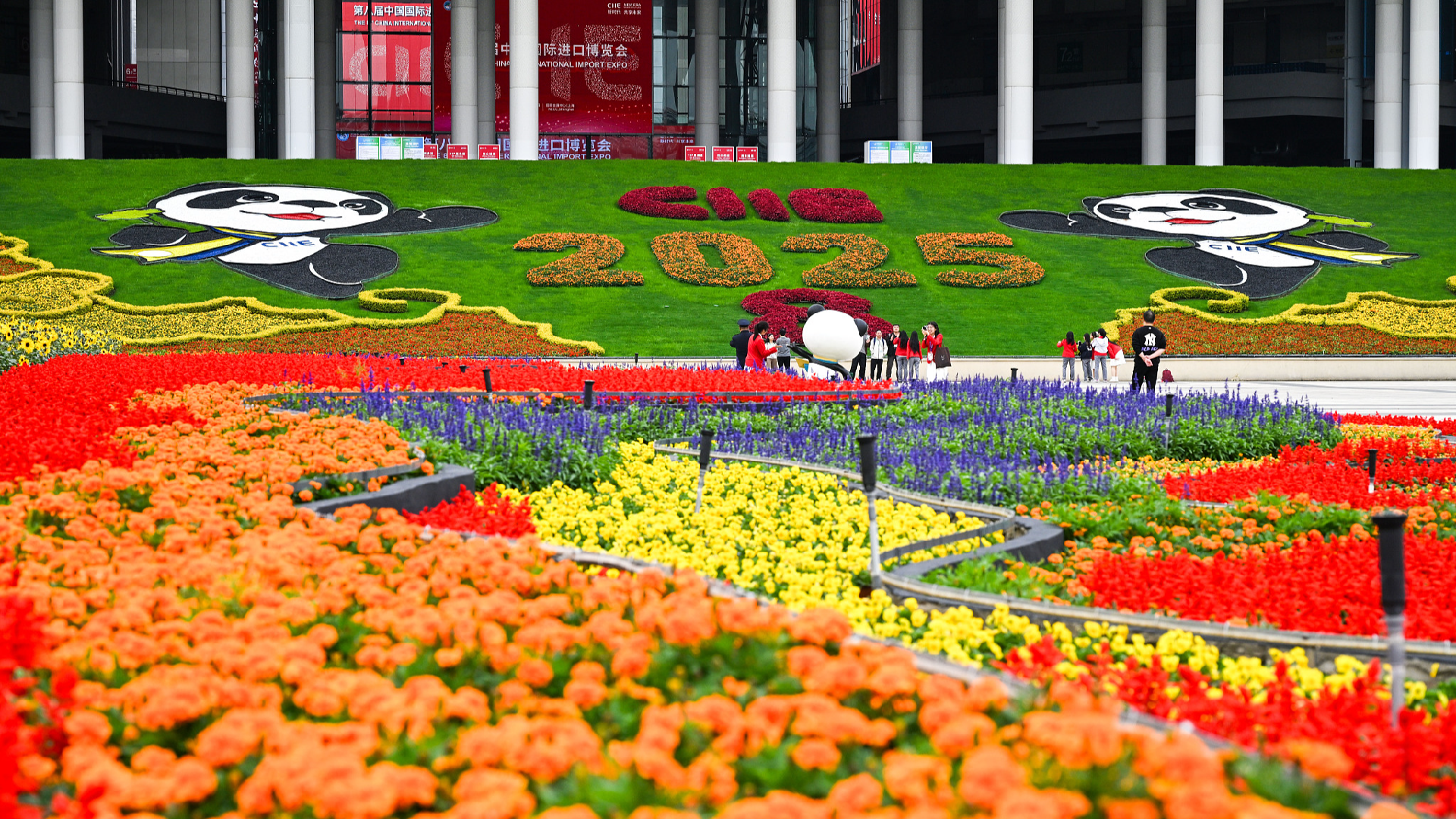 China bucks global downturn in openness, new report finds