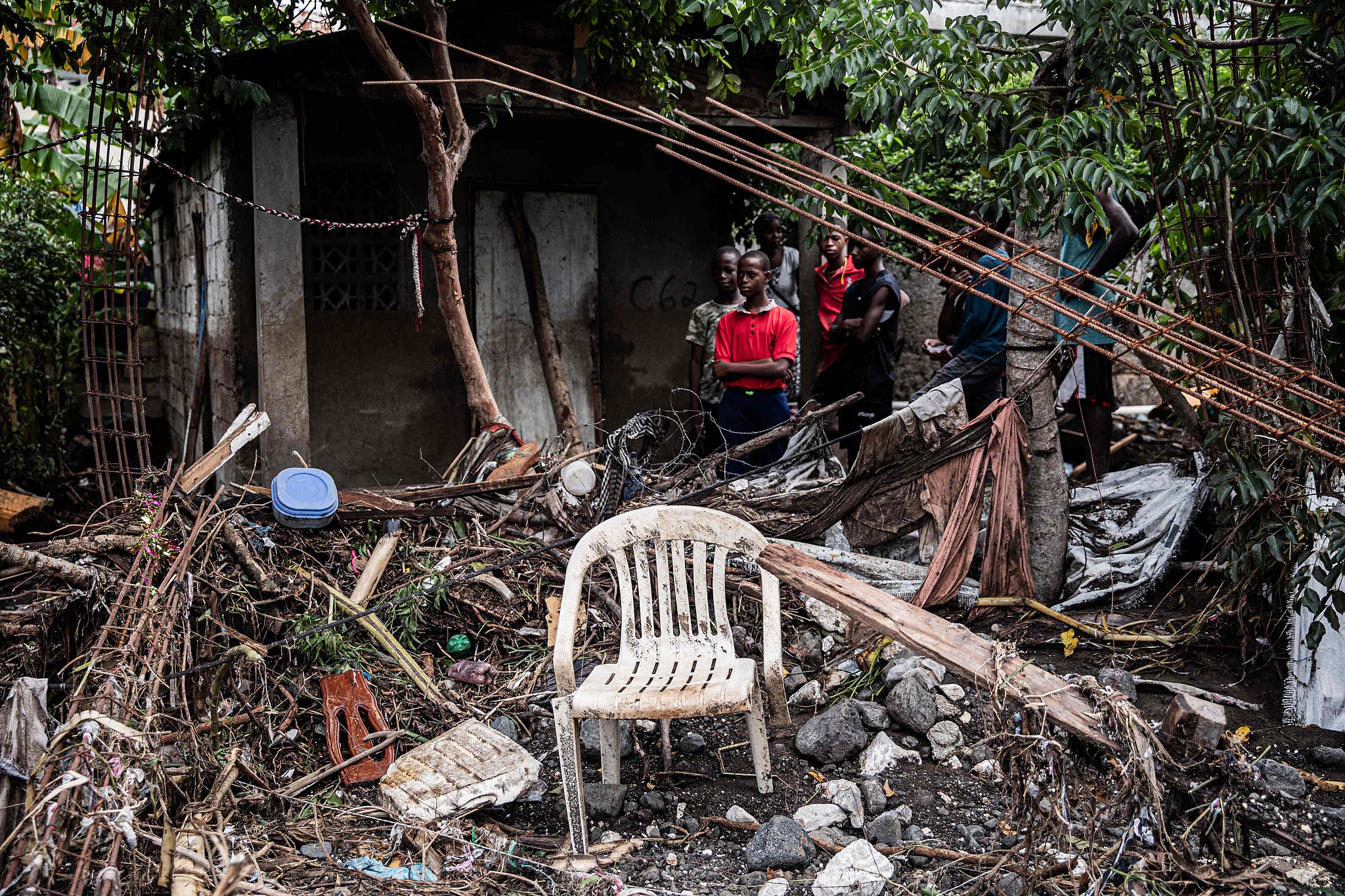 Piles of debris lie beside a damaged house in the aftermath of Hurricane Melissa, southwest of Port-au-Prince, Haiti, October 31, 2025. /VCG