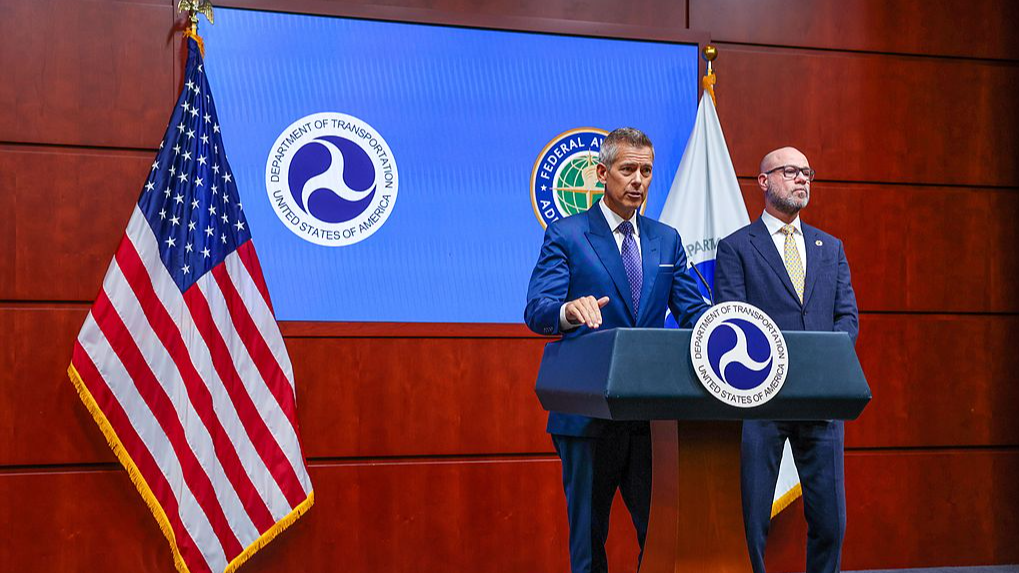 U.S. to cut air traffic by 10% at 40 locations as shutdown rumbles on