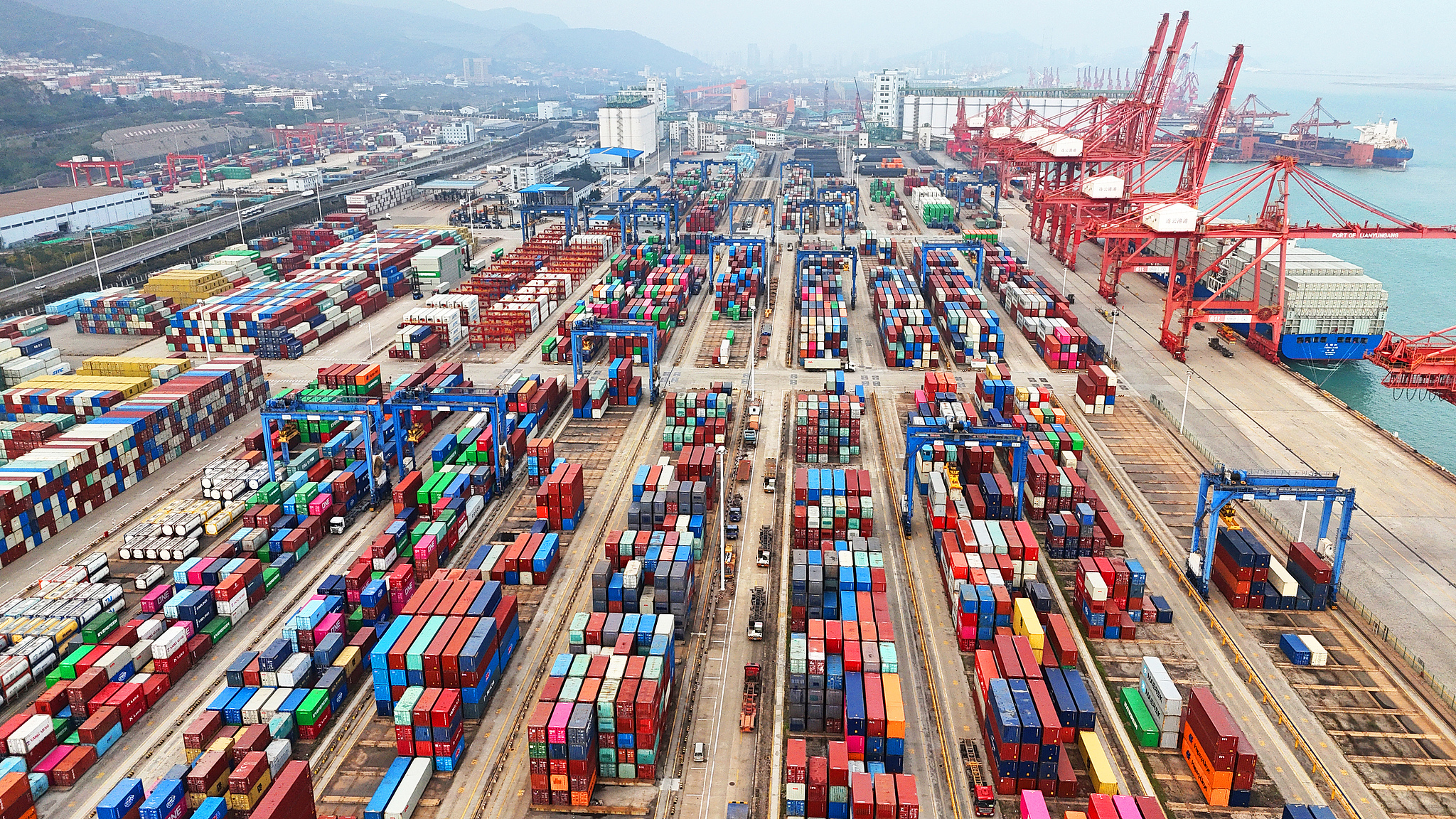 China's foreign trade up 3.6 percent in first 10 months of 2025