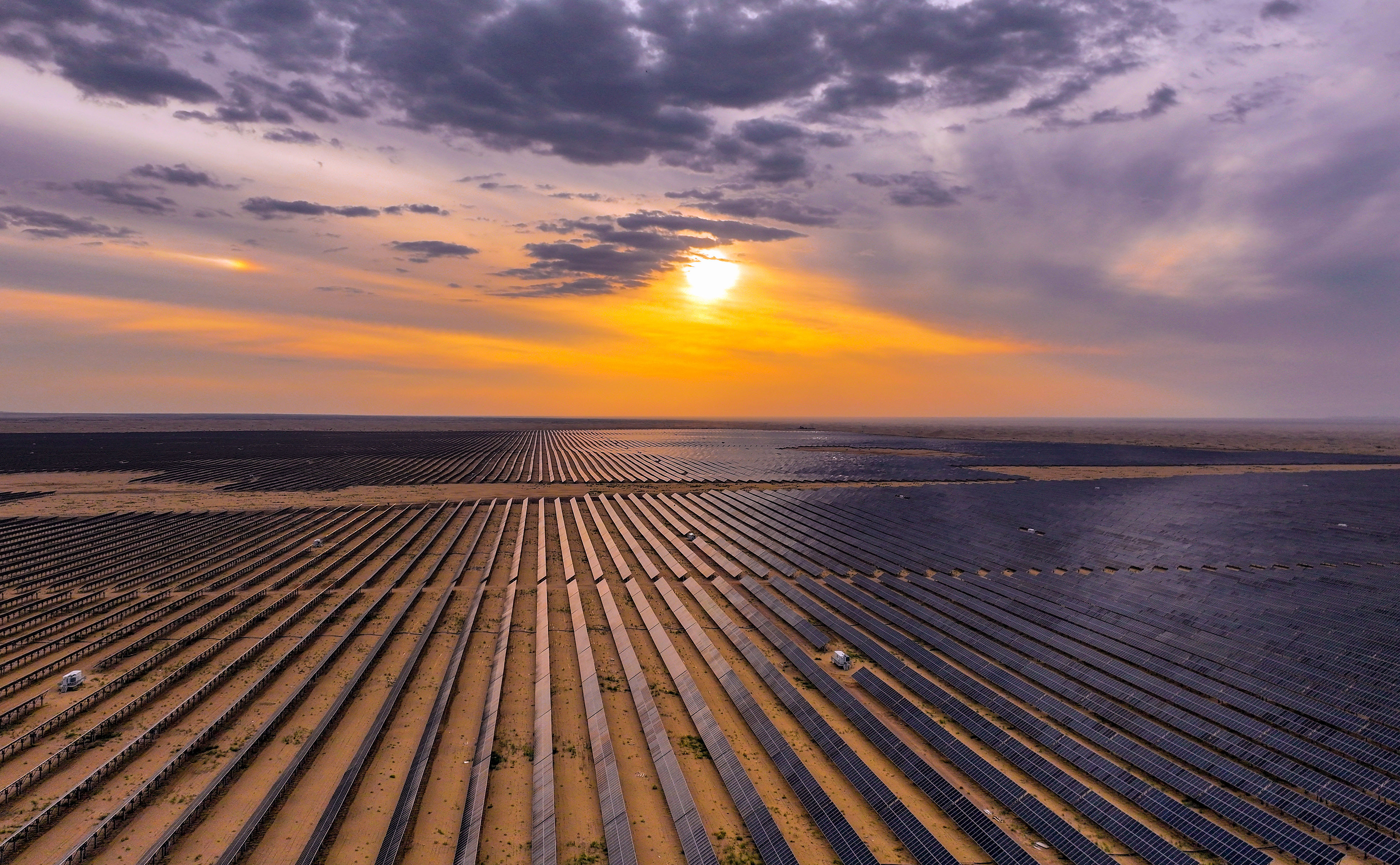 Solar panels in the Kubuqi Desert, Inner Mongolia, August 25, 2025. /VCG