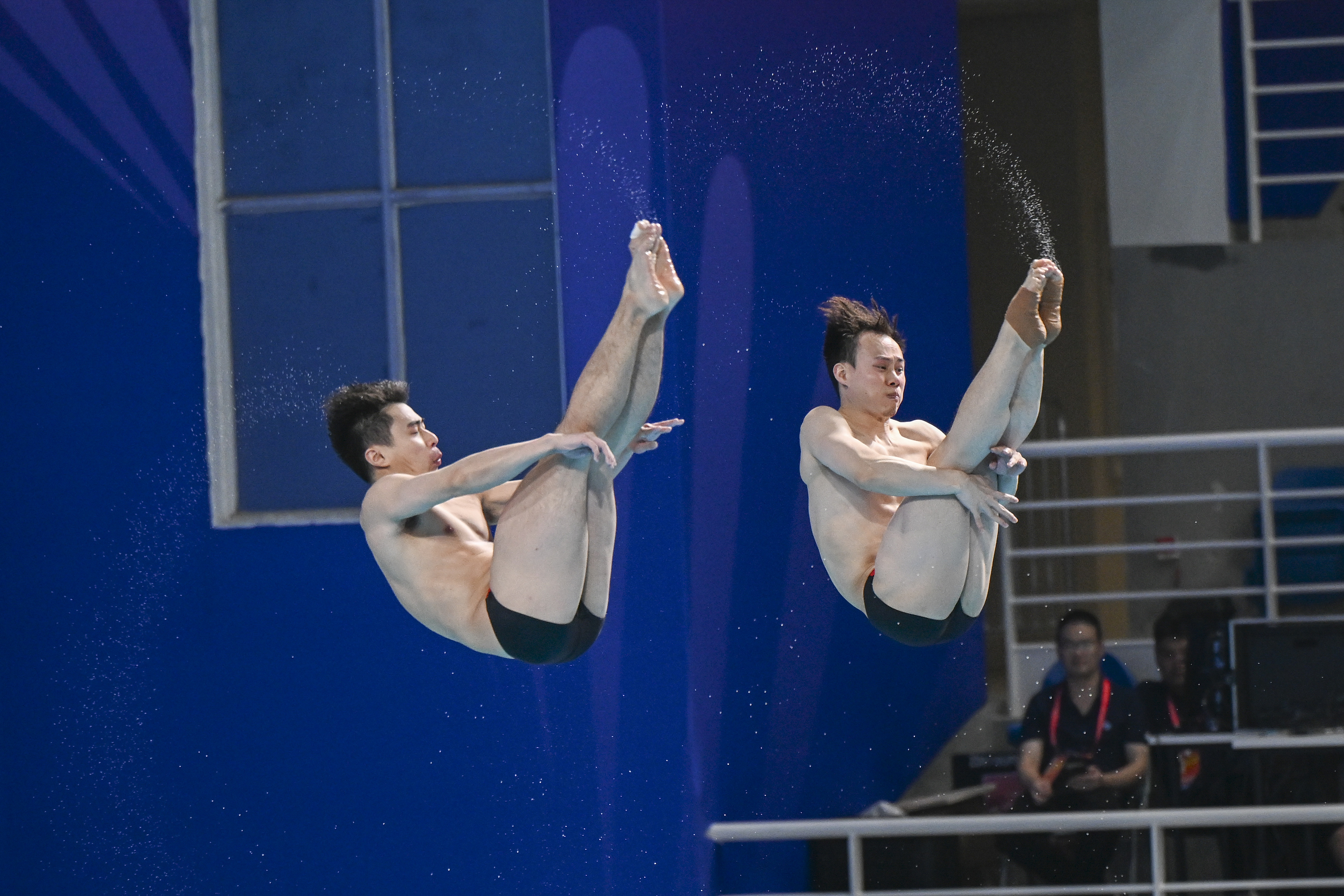 Gold medalists Huang Bowen and Xie Siyi of Guangdong compete in the men's synchronized 3-meter springboard final at the 15th National Games in Guangzhou, China, November 6, 2025. /VCG