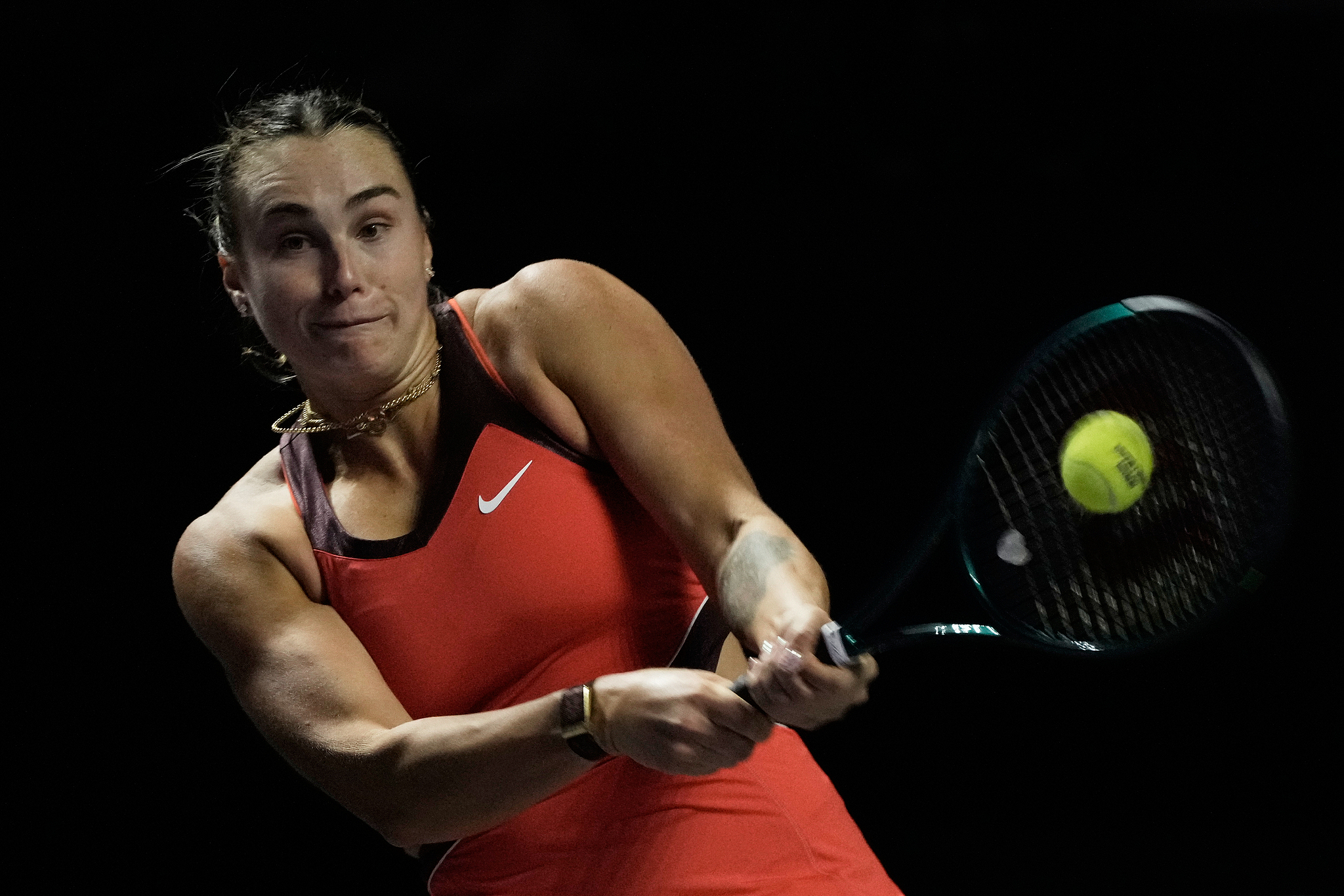 Aryna Sabalenka of Belarus hits a shot against Amanda Anisimova of the USA in a semifinal match at the WTA (Women's Tennis Association) Finals in Riyadh, Saudi Arabia, November 7, 2025. /VCG