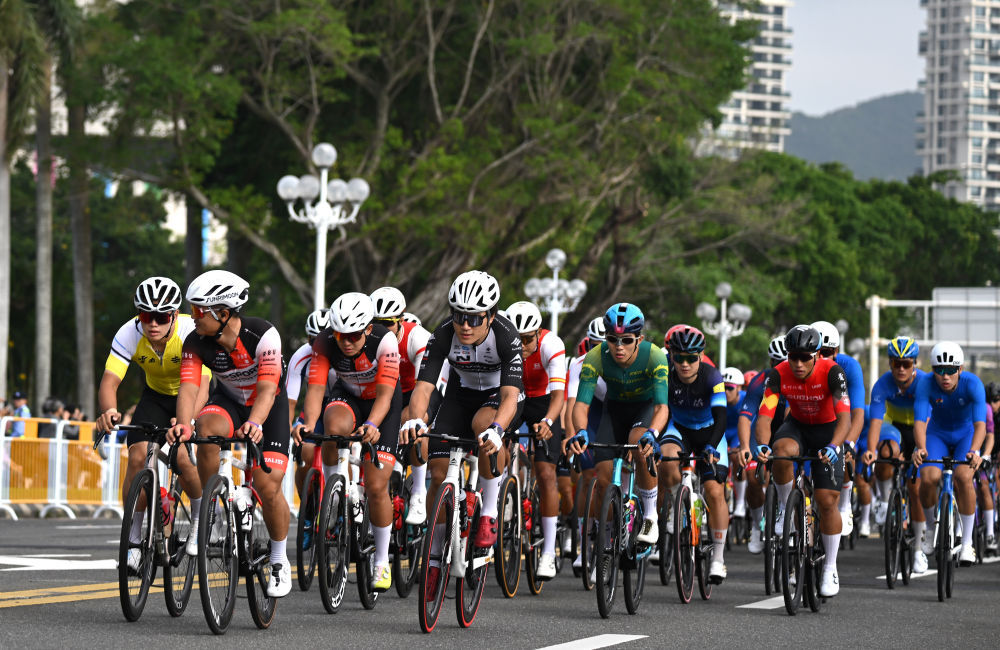 Riders participate in the men's cycling individual road race at China's 15th National Games in Zhuhai, south China's Guangdong Province, November 8, 2025. /Xinhua