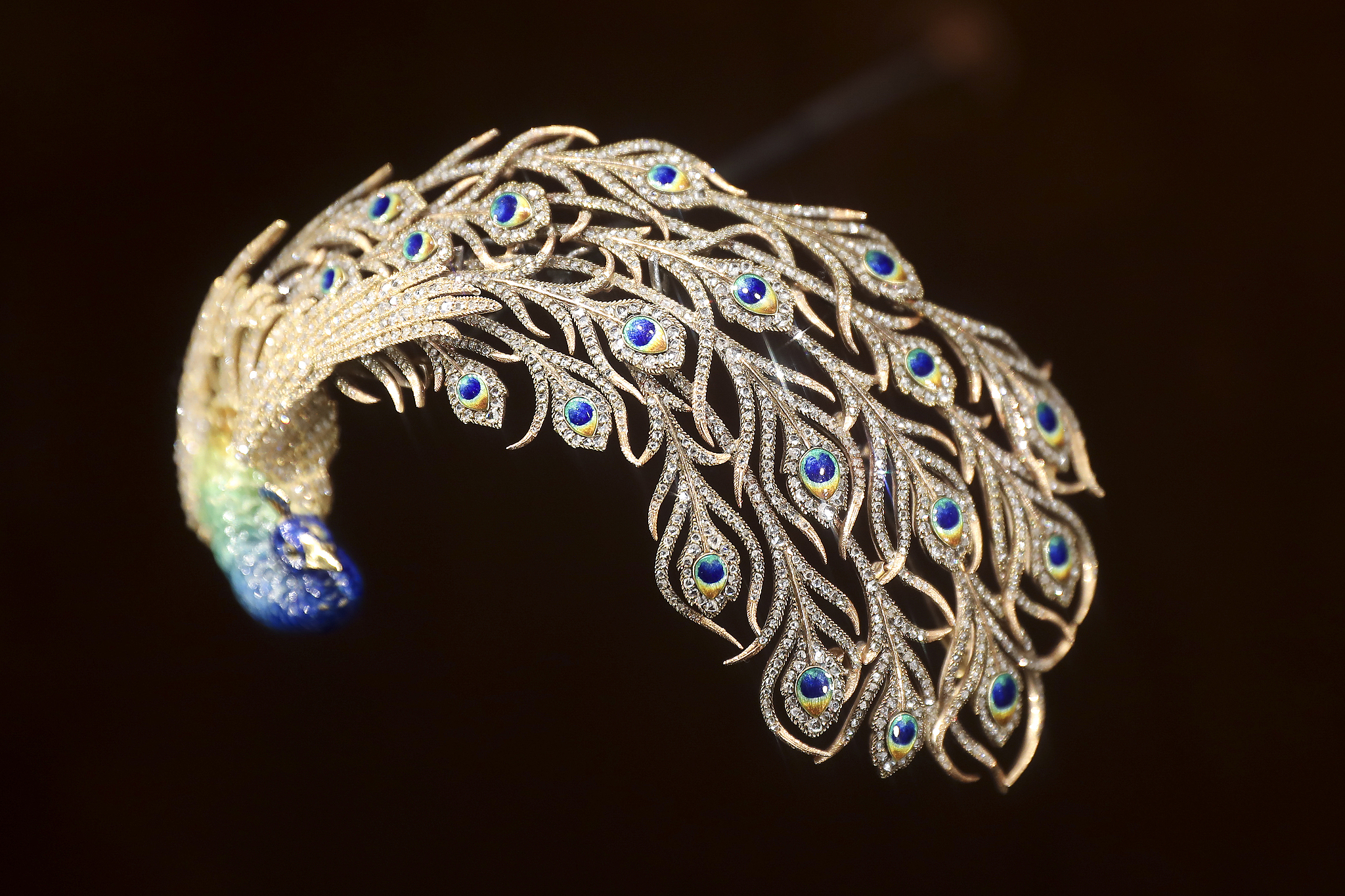 The 120-year-old Peacock Aigrette, made of 1,742 rose-cut diamonds, gold and enamel to capture the iridescent beauty of peacock feathers, is seen on display during the 8th China International Import Expo in Shanghai on November 8, 2025. /VCG