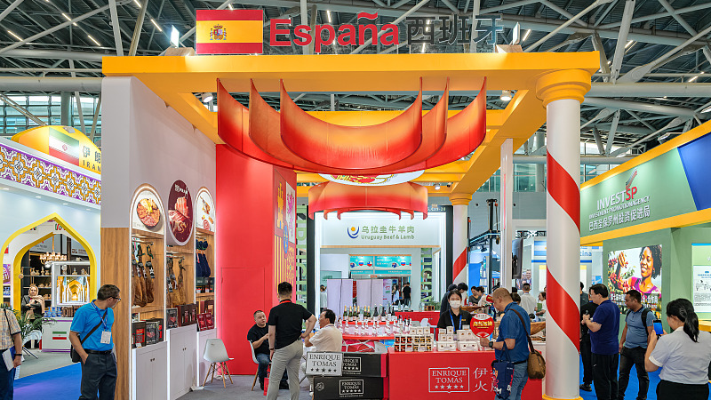 Visitors tour the the Spain Pavilion at the 20th China International Small and Medium Enterprises Fair held at the Canton Fair Complex in Guangzhou, south China's Guangdong Province, June 27, 2025. /VCG