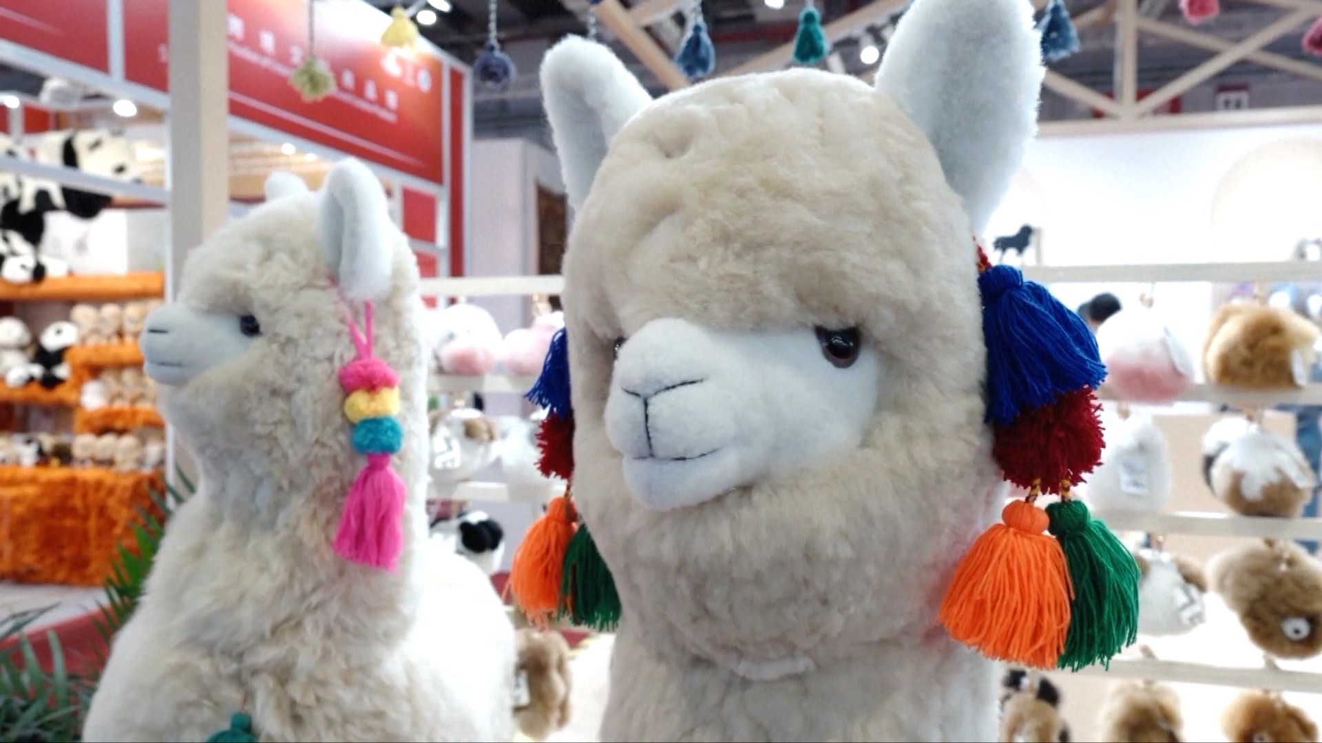 Handcrafted Peruvian alpaca dolls shine at CIIE