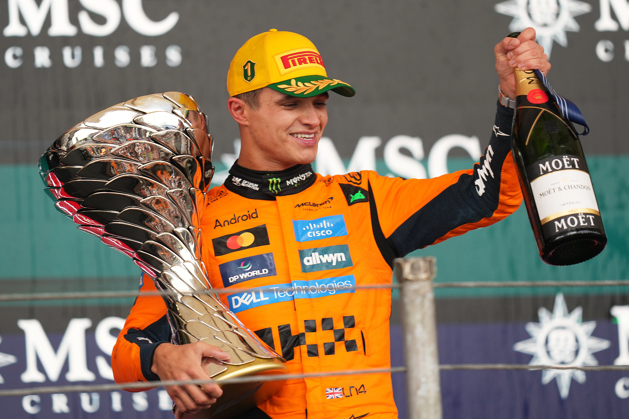 McLaren driver Lando Norris celebrates on the podium after winning the Formula 1 Sao Paulo Grand Prix at the Interlagos Circuit in Sao Paulo, Brazil, November 9, 2025. /VCG