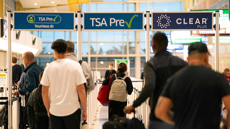 People at the Reagan National Airport security line in Arlington, Virginia, U.S., on day 40 of the government shutdown, November 9, 2025. /VCG