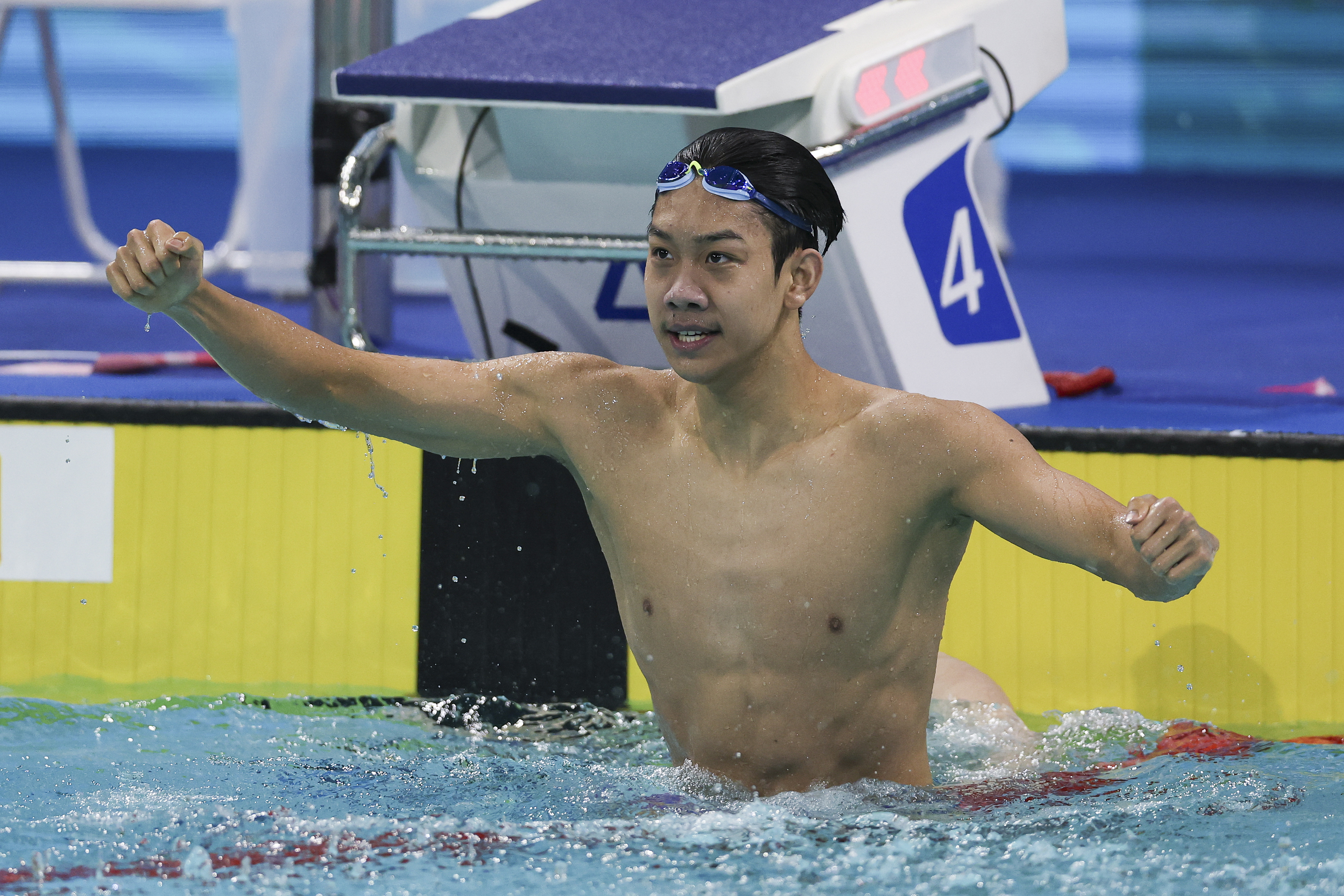 Zhang Zhanshuo of Shandong reacts after winning the men's 400m freestyle final of the 15th National Games in Shenzhen, China, November 10, 2025. /VCG