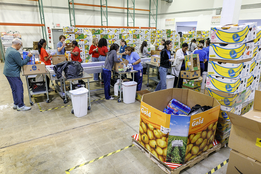 Volunteers stock items at the Feeding South Florida food bank facility in Pembroke Park, Florida, the United States, November 4, 2025. /VCG