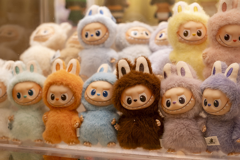 Labubu toys at a collectibles shop in London, UK, October 1, 2025. /VCG