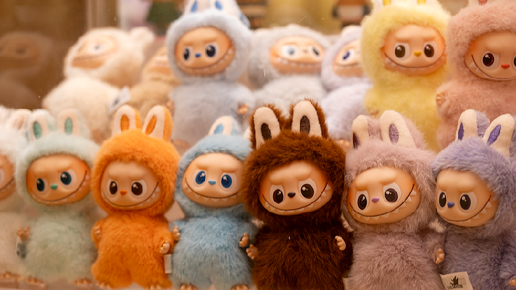 Labubu craze hits London on Singles' Day with AliExpress live shopping