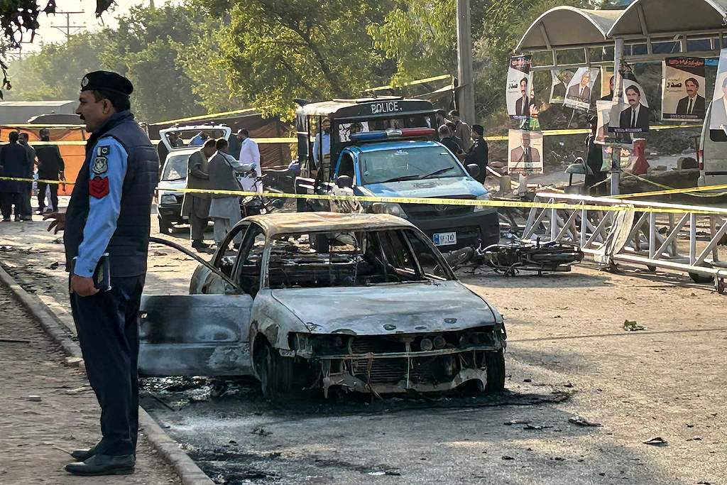 The damaged vehicles after a suicide blast outside the district court in Islamabad, capital of Pakistan, November 11, 2025. /VCG