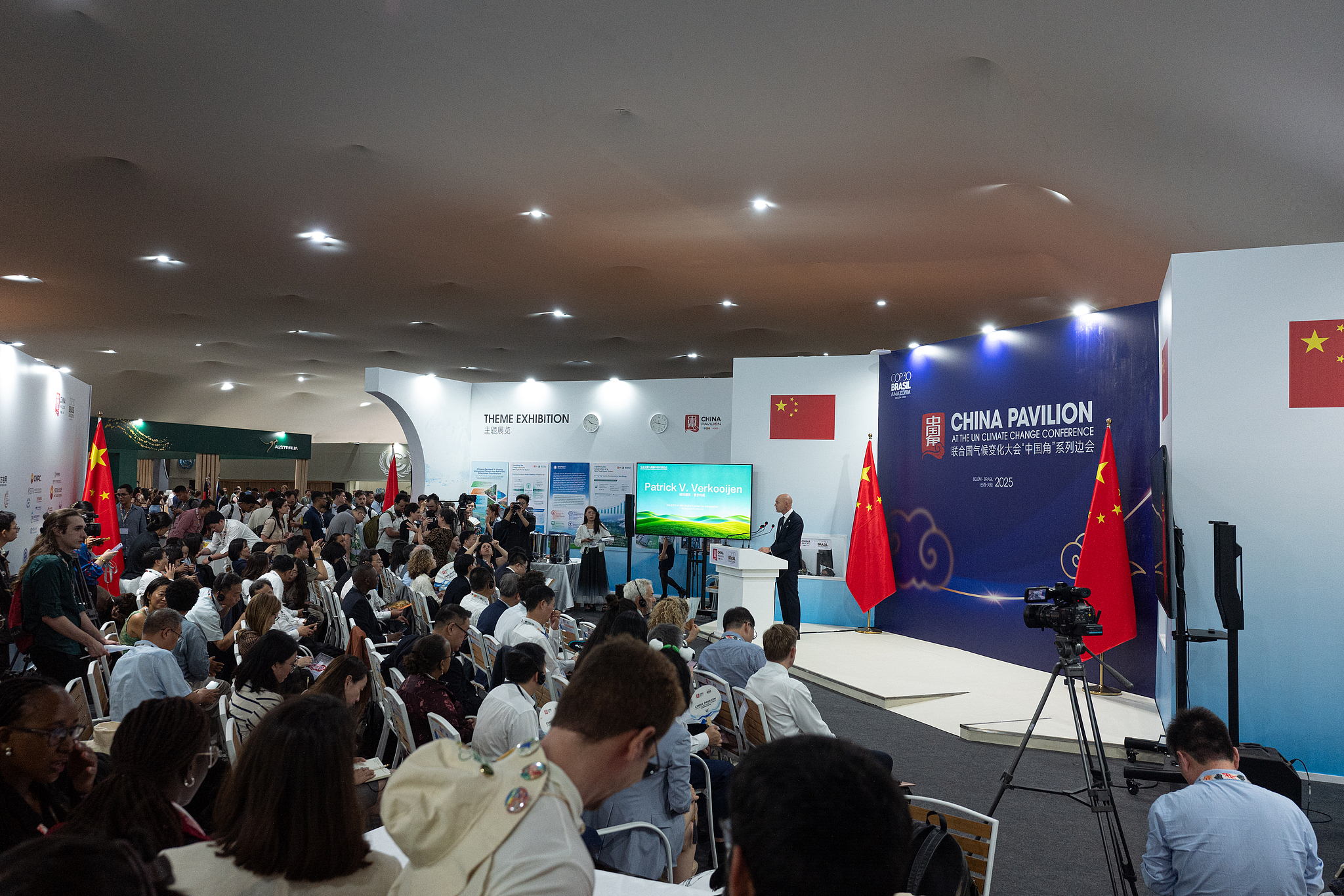 Patrick Verkooijen, chief executive officer of the Global Center on Adapaption, speaks at the China Pavilion during the COP30 climate summit in Belem, Para state, Brazil, November 10, 2025. /VCG
