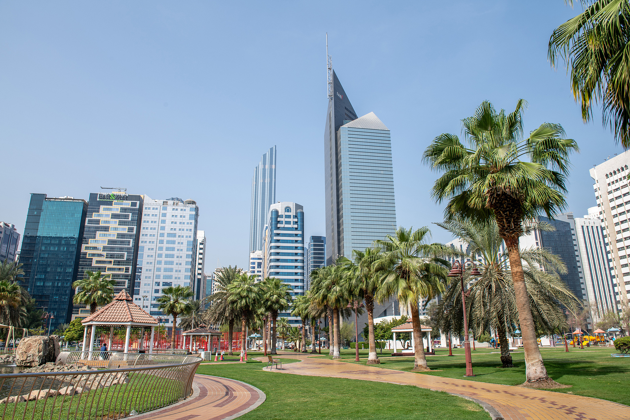 A view of the Baynunah Tower from the Capital Garden park in Abu Dhabi, United Arab Emirates, August 31, 2025. /VCG