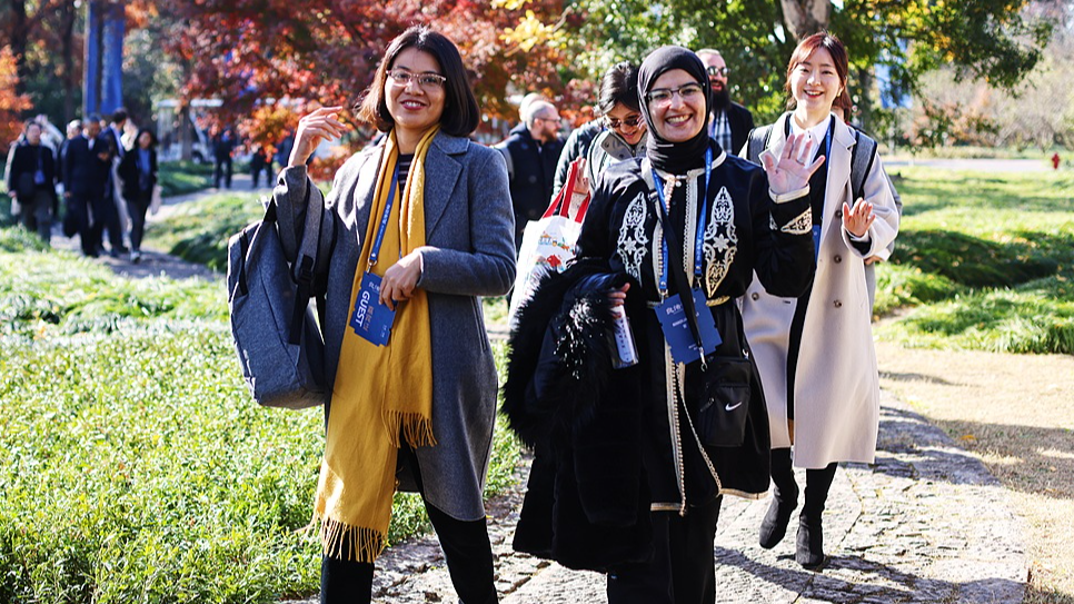 President Xi encourages young sinologists to bridge China, the world