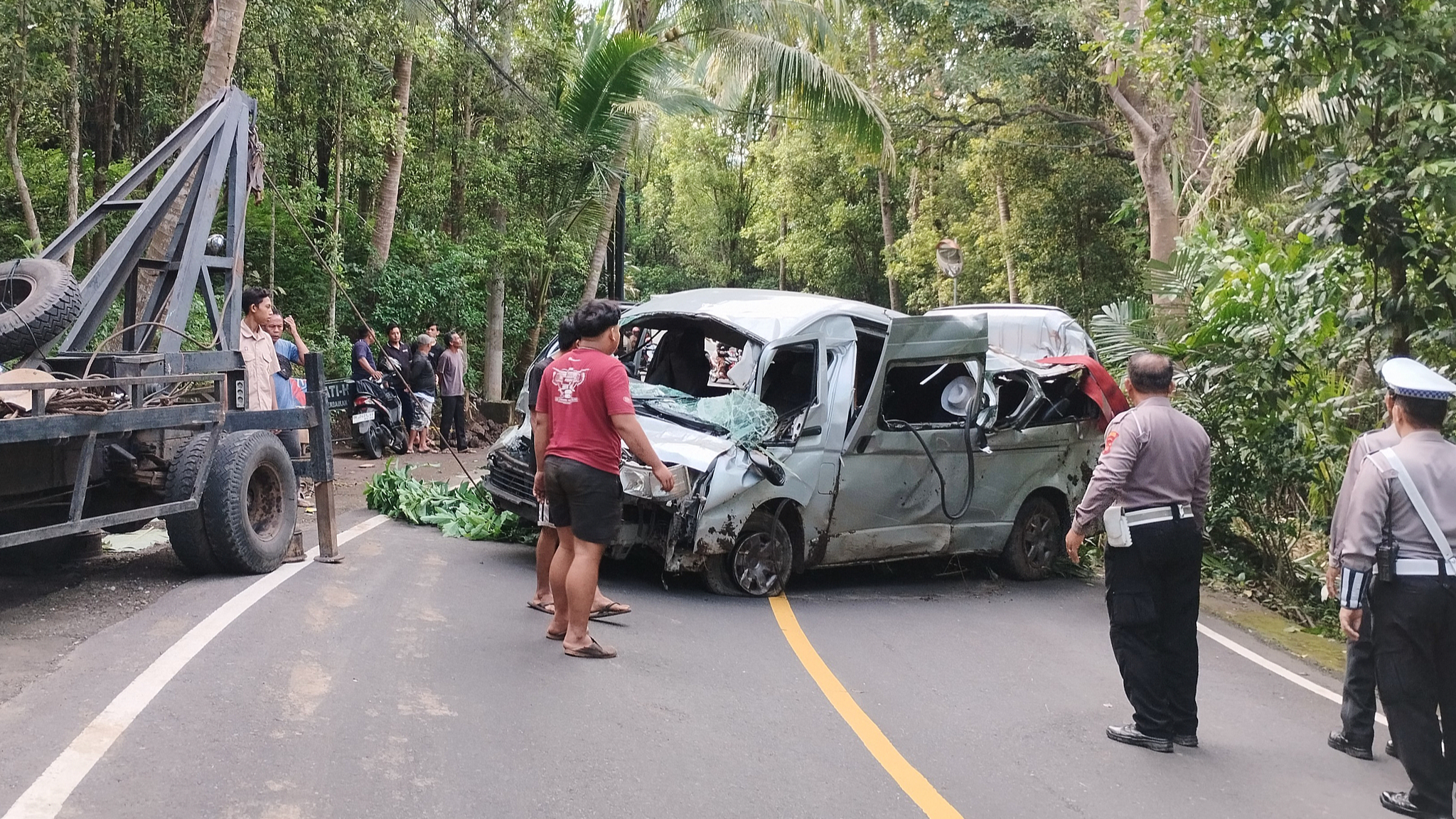 5 Chinese nationals killed, 8 injured in traffic accident in Indonesia