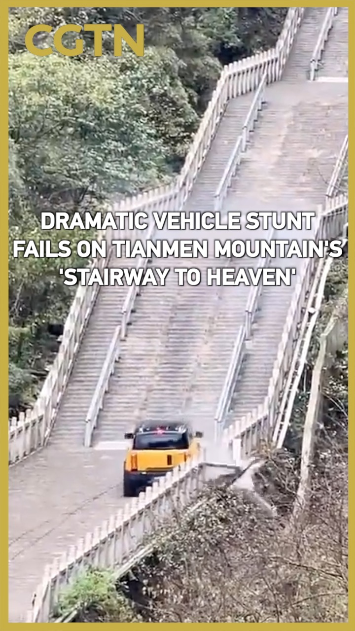 Dramatic car stunt fails on Tianmen Mountain's 'Stairway to Heaven'
