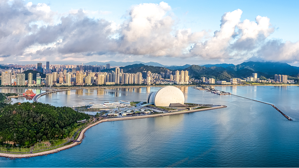 Live: 'Shell' image of Zhuhai Grand Theater stands in S China