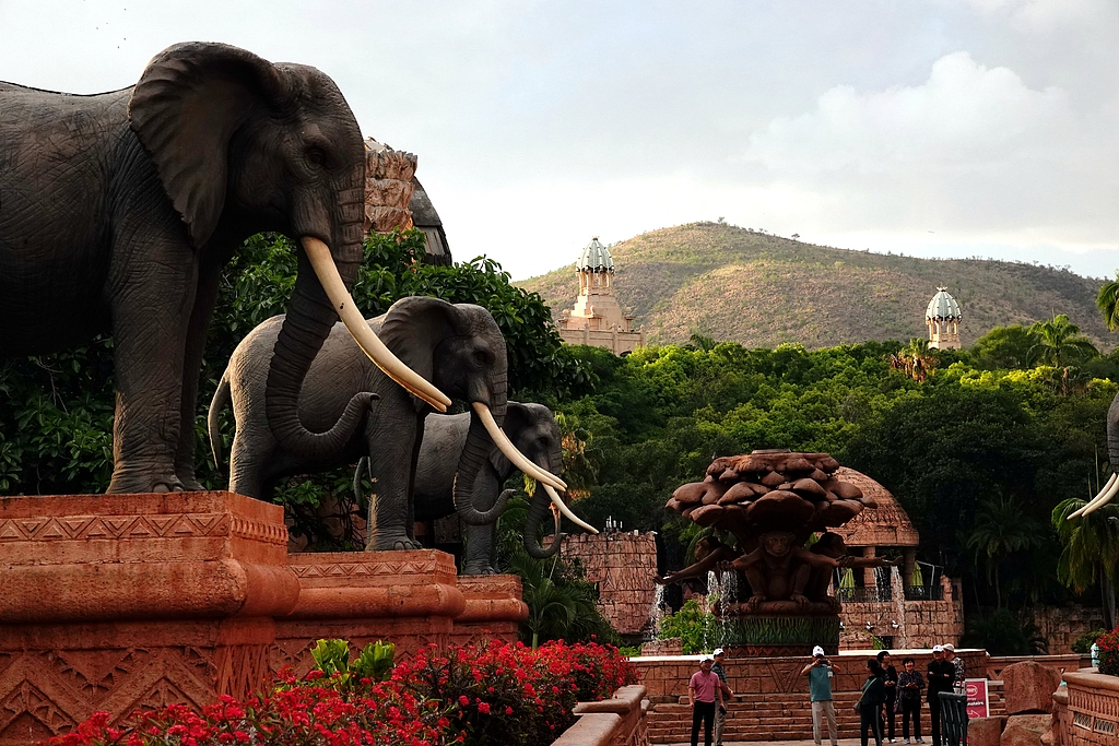 The Sun City resort, just a three-hour drive from Johannesburg, is a popular getaway. /VCG