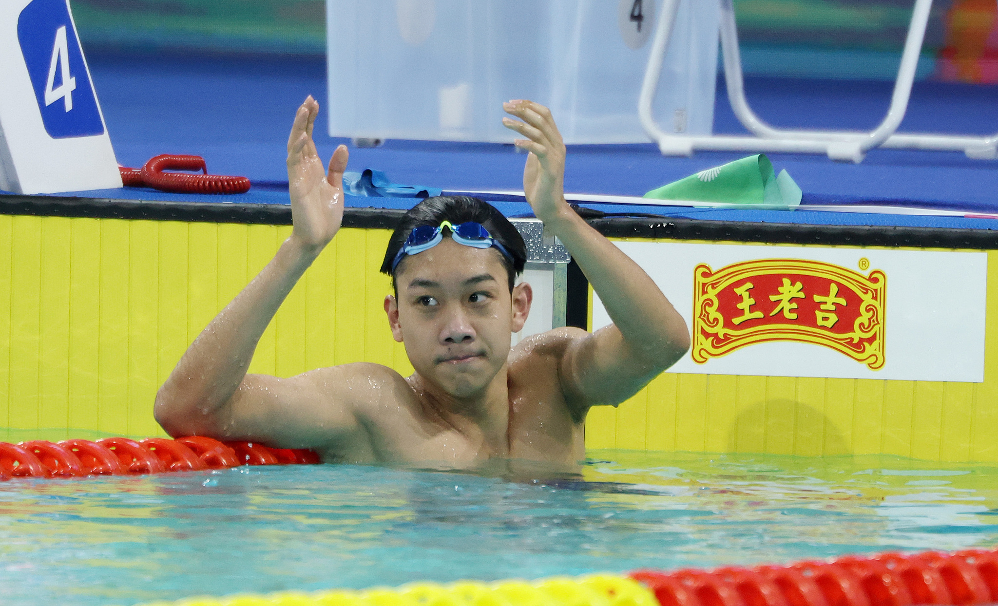Zhang Zhanshuo of Shandong reacts after winning the men's 800-meter freestyle final at China's 15th National Games in Shenzhen, south China's Guangdong Province, November 13, 2025. /VCG