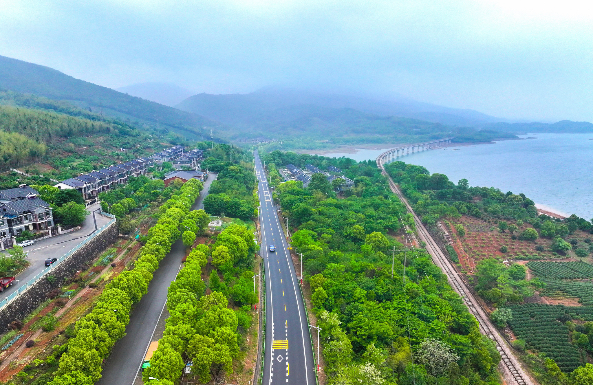 Foto yang diambil pada bulan April 2025 menunjukkan pemandangan Kabupaten Changxing di Huzhou, Provinsi Zhejiang. /VCG