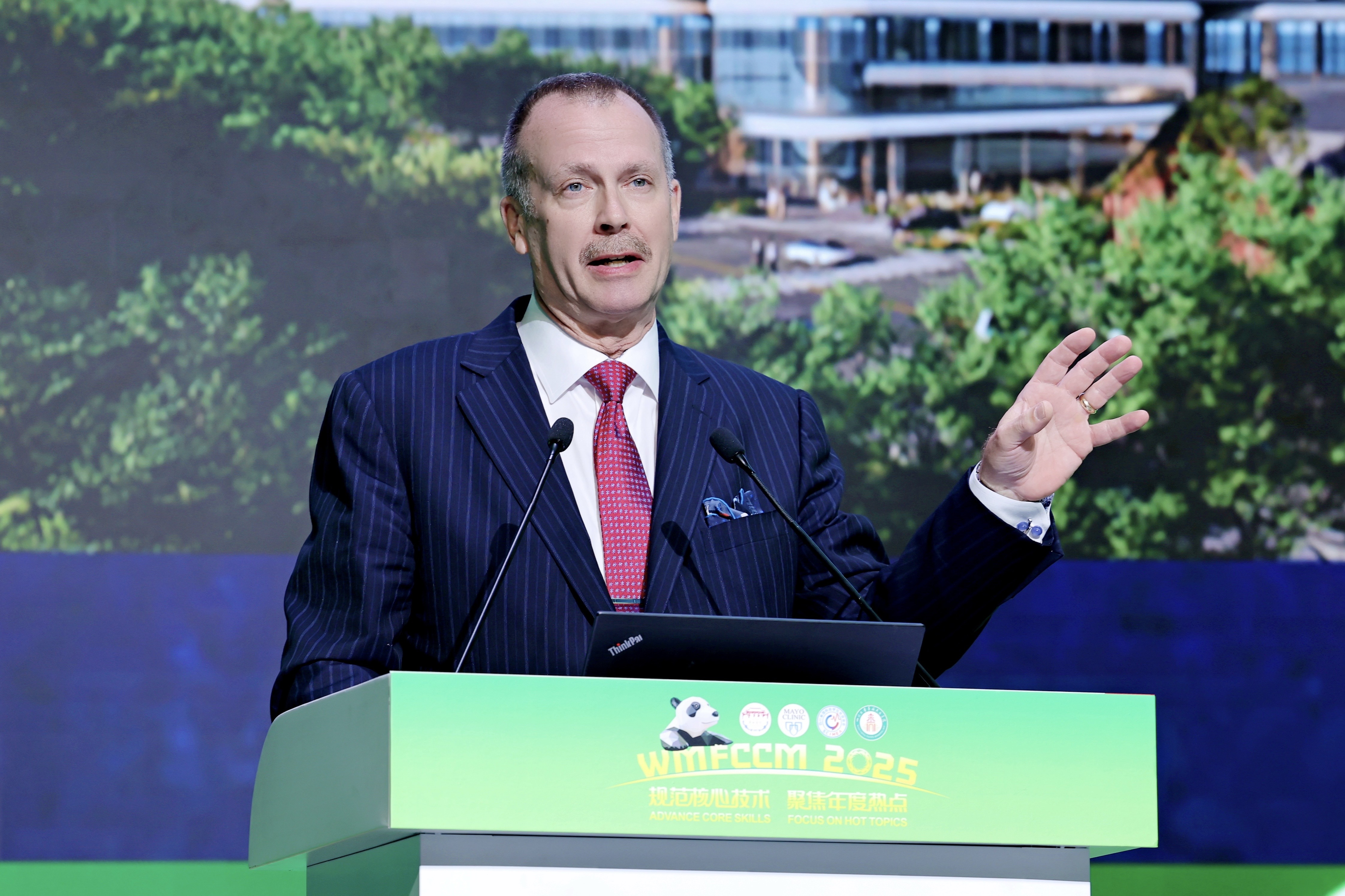 Dr. Daniel Brown, director and chair of the critical care independent multidisciplinary program at Mayo Clinic, attends the forum in Chengdu, Sichuan Province, southwest China, November 14, 2025. /Organizing Committee