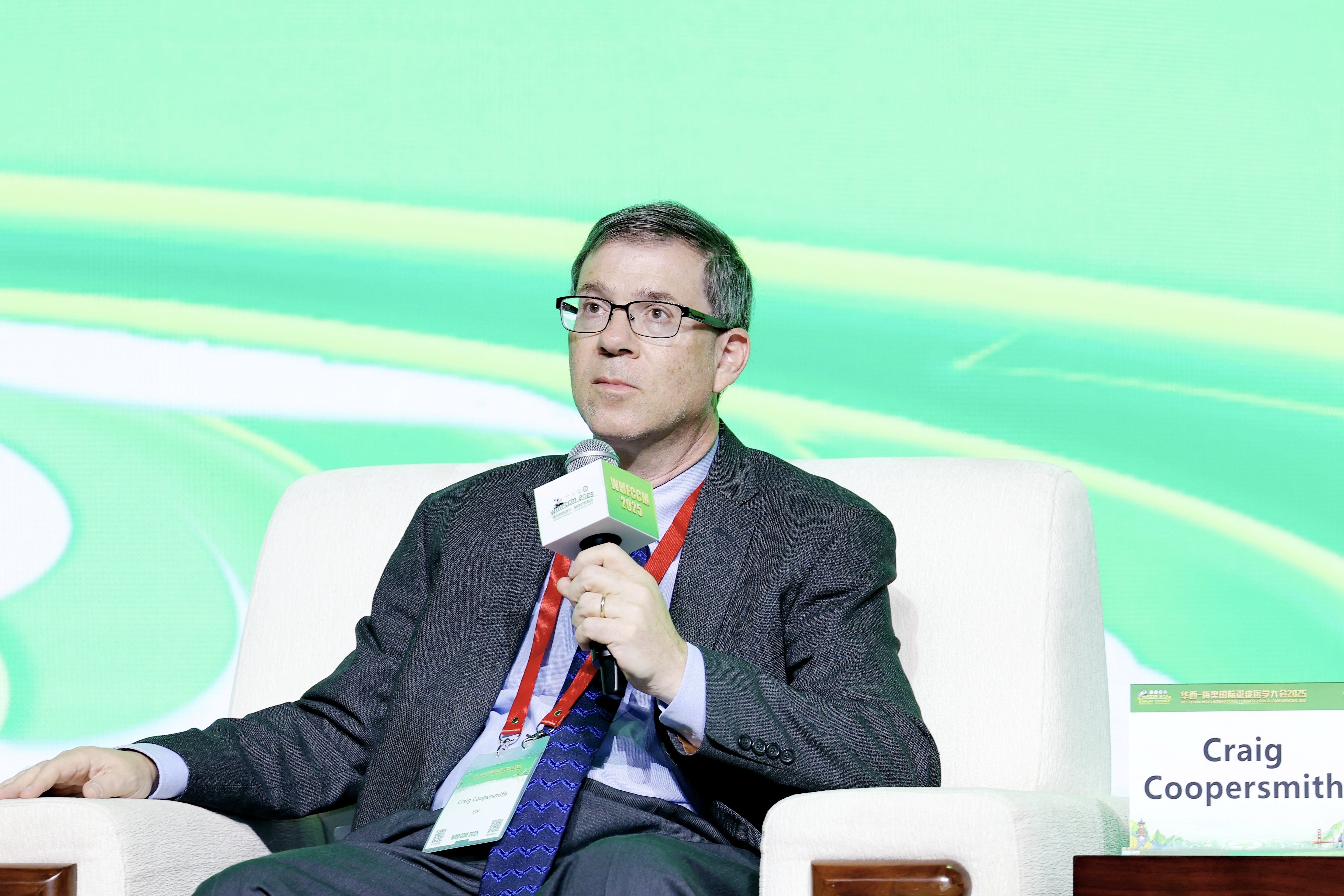 Dr. Craig Coopersmith, director of the Emory critical care center, speaks at the forum in Chengdu, Sichuan Province, southwest China, November 14, 2025. /Organizing Committee