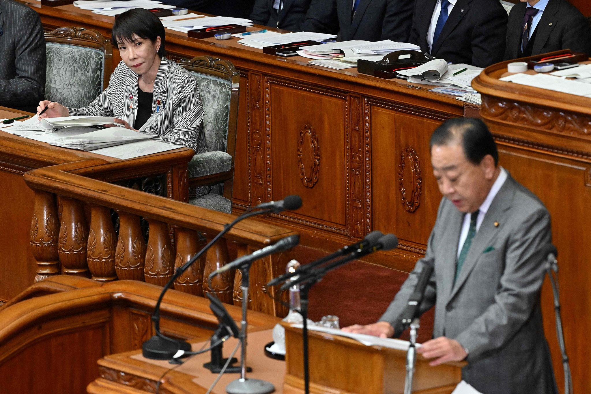 Japanese Prime Minister Sanae Takaichi (L) listens to questions from Yoshihiko Noda, leader of the main opposition Constitutional Democratic Party of Japan, at the House of Representatives of the National Diet in Tokyo, Japan, November 4, 2025. /VCG