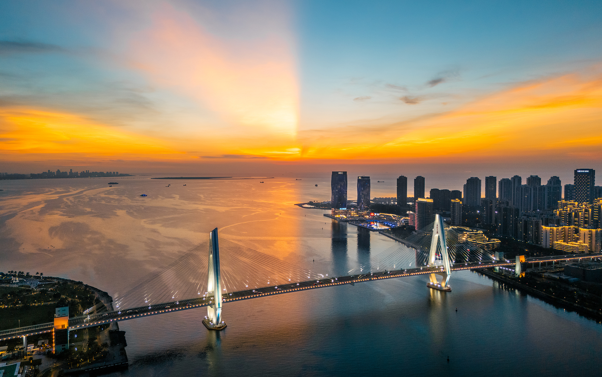 Catatan perjalanan pesisir: Jelajahi perjalanan darat pesisir di sekitar Hainan