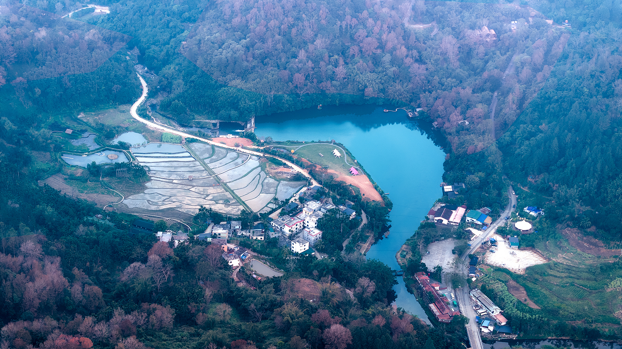 Catatan perjalanan pesisir: Jelajahi perjalanan darat pesisir di sekitar Hainan