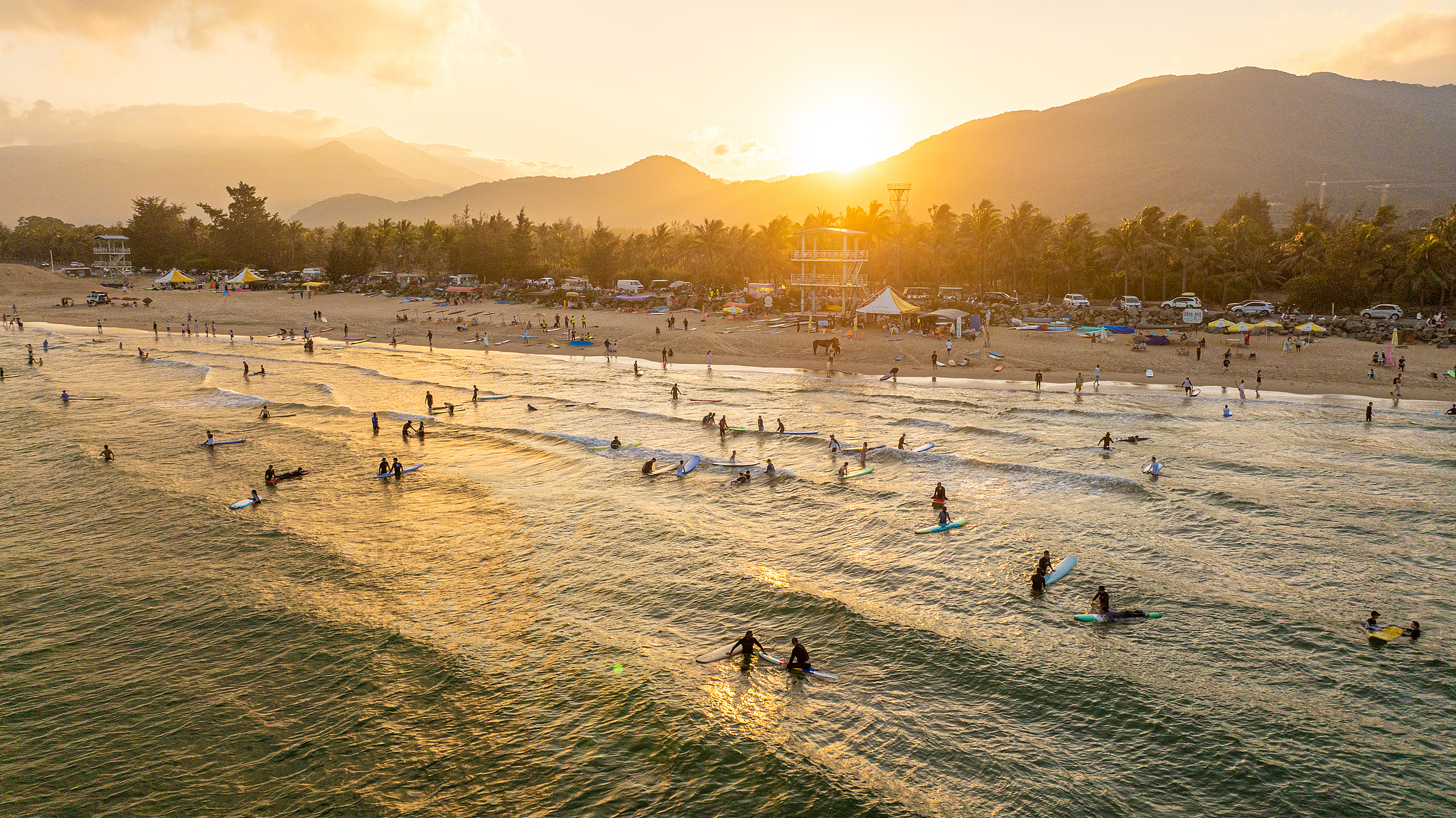 Catatan perjalanan pesisir: Jelajahi perjalanan darat pesisir di sekitar Hainan