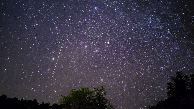 Live: Soak in the peaking Leonid meteor shower tonight