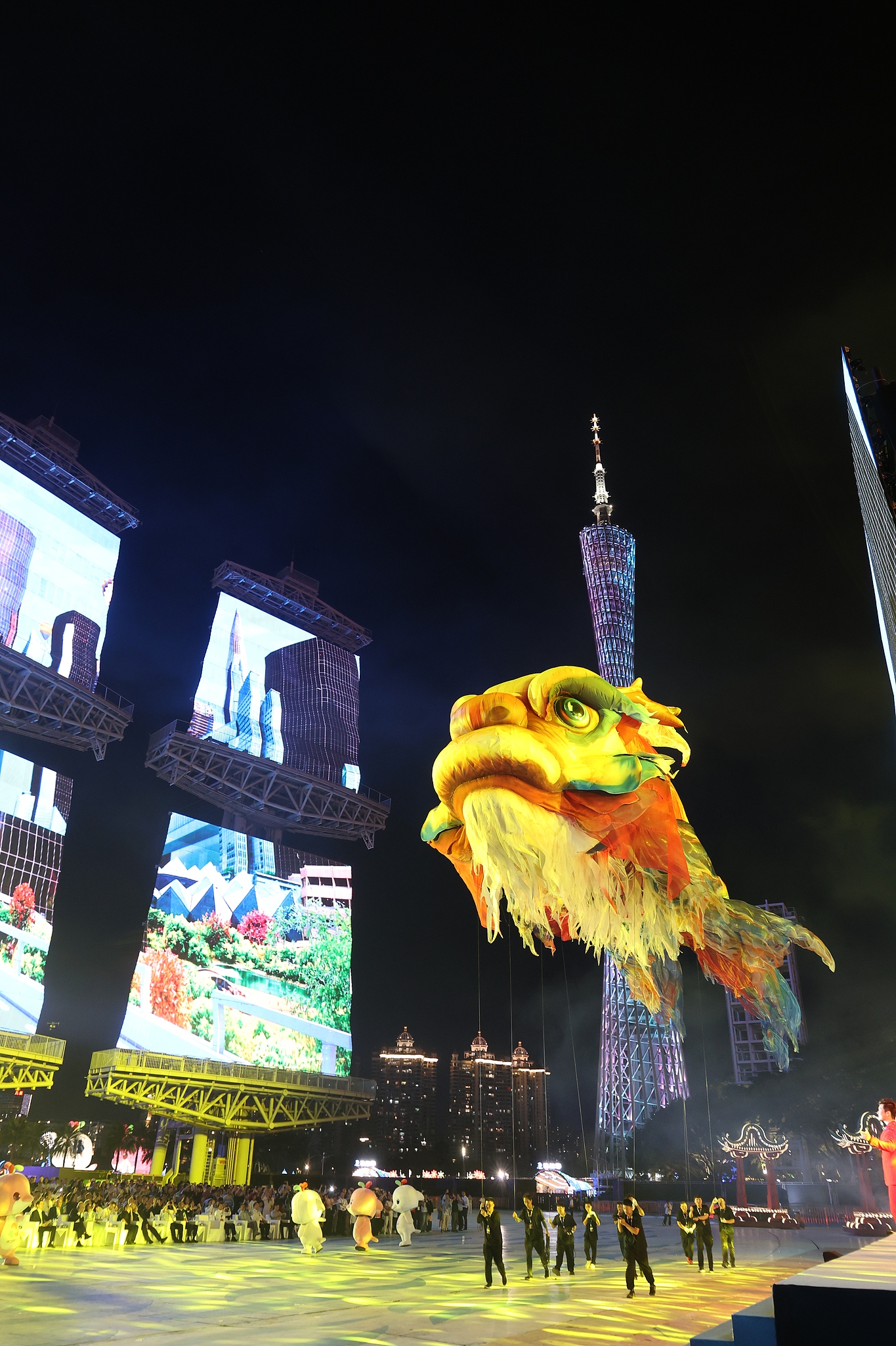A gigantic Aoyu fish lantern floats across the sky during the 2025 Guangzhou International Light Festival in Guangzhou, Guangdong Province on November 16, 2025. /VCG