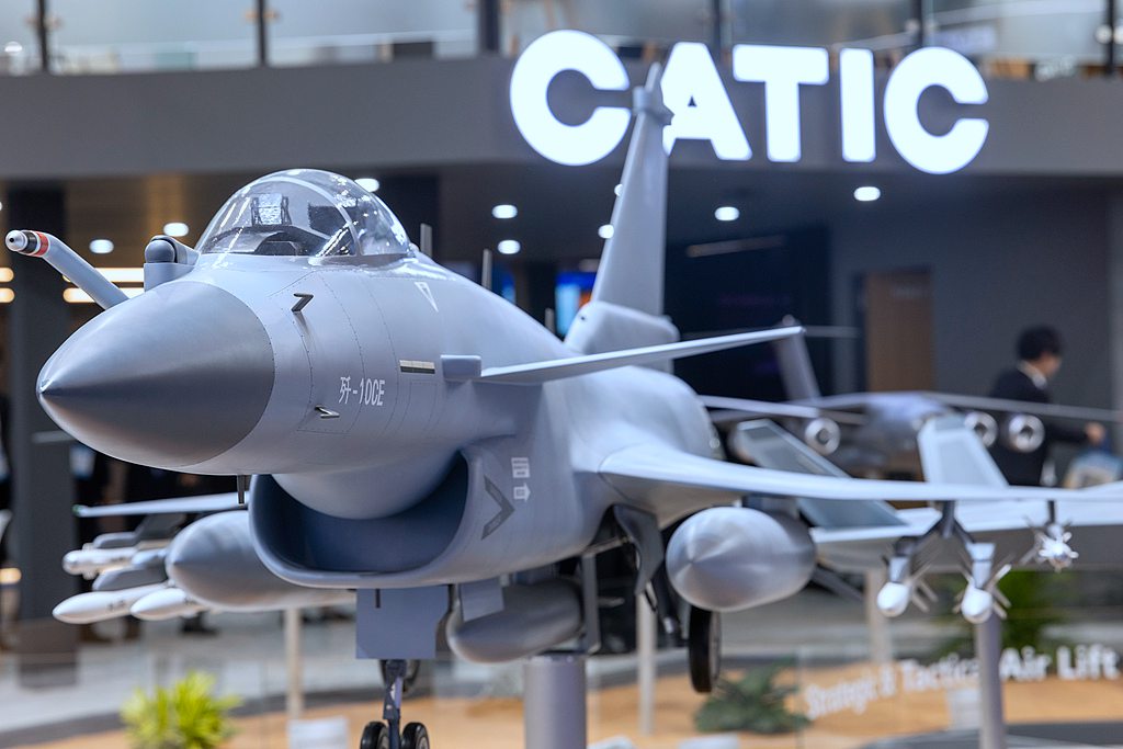 A model of China's J-10CE fighter jet displayed at the Dubai Airshow 2025. /VCG