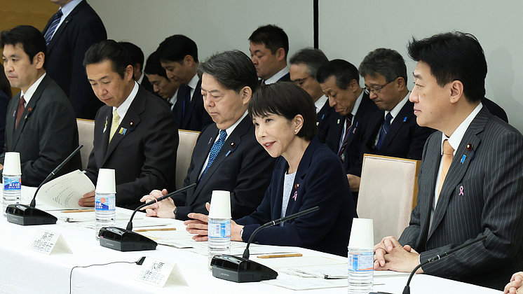 Okinawa, Nagasaki oppose PM's push to revise non-nuclear principles