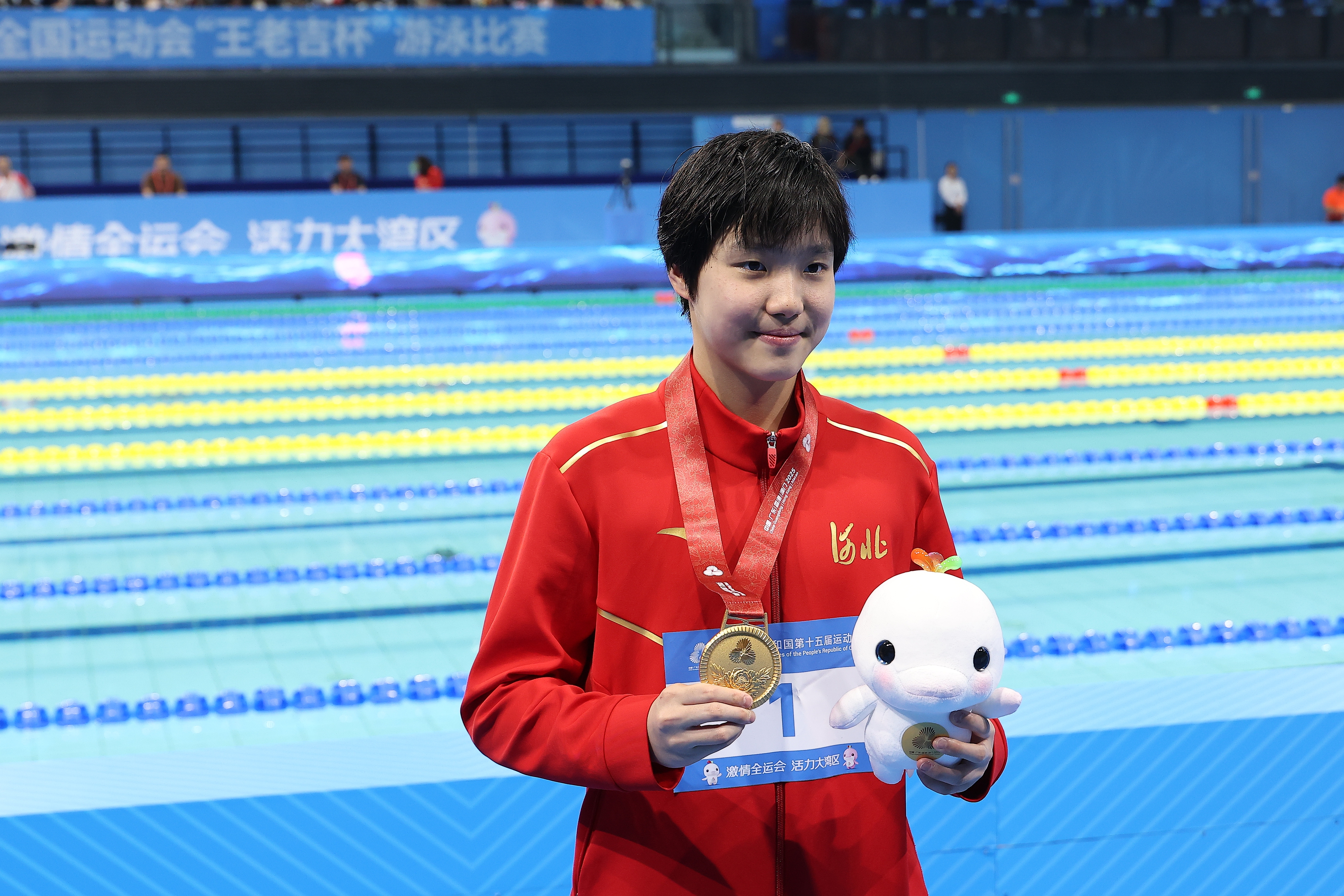 Yu Zidi takes gold in women's 400m individual medley at 15th National Games in Shenzhen, China, November 17, 2025. /VCG