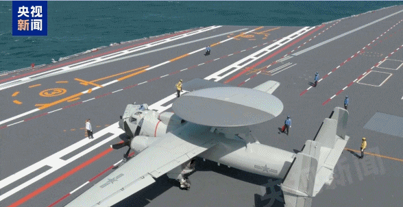 The KJ-600 early warning aircraft prepares for takeoff. /CMG