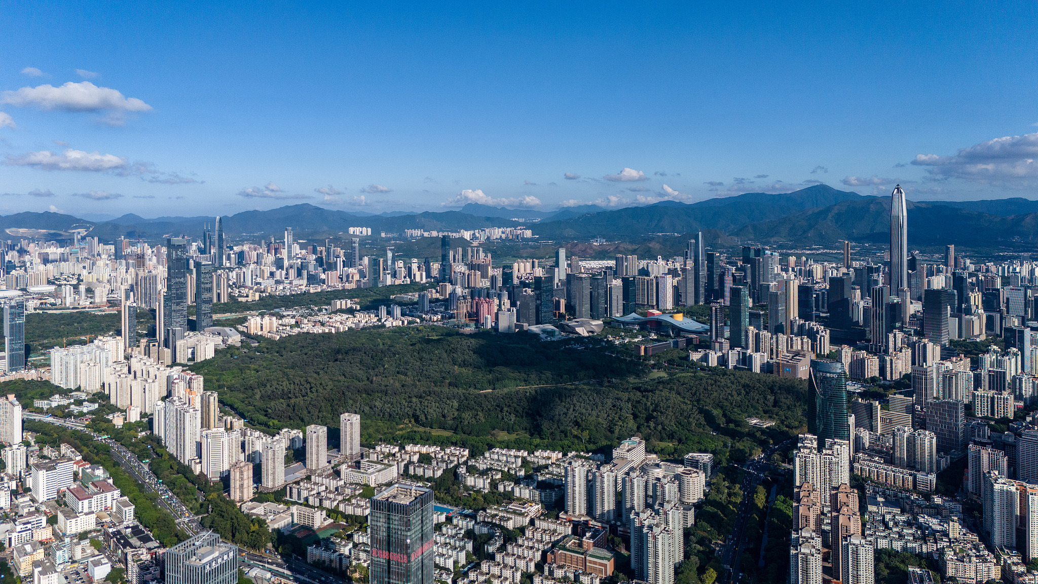 Live: Admiring Shenzhen's skyline from Lianhua Hill – Ep. 2