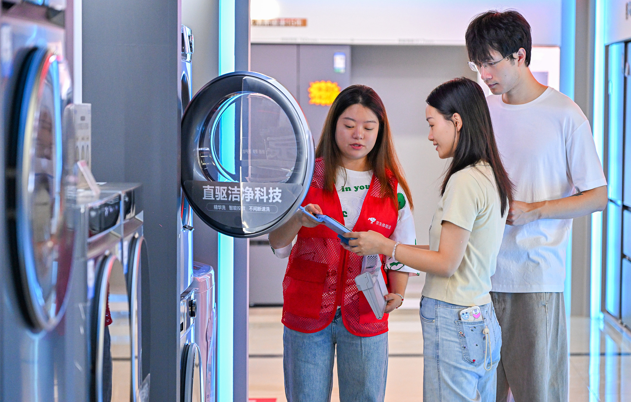 China's dual circulation strategy powers growth